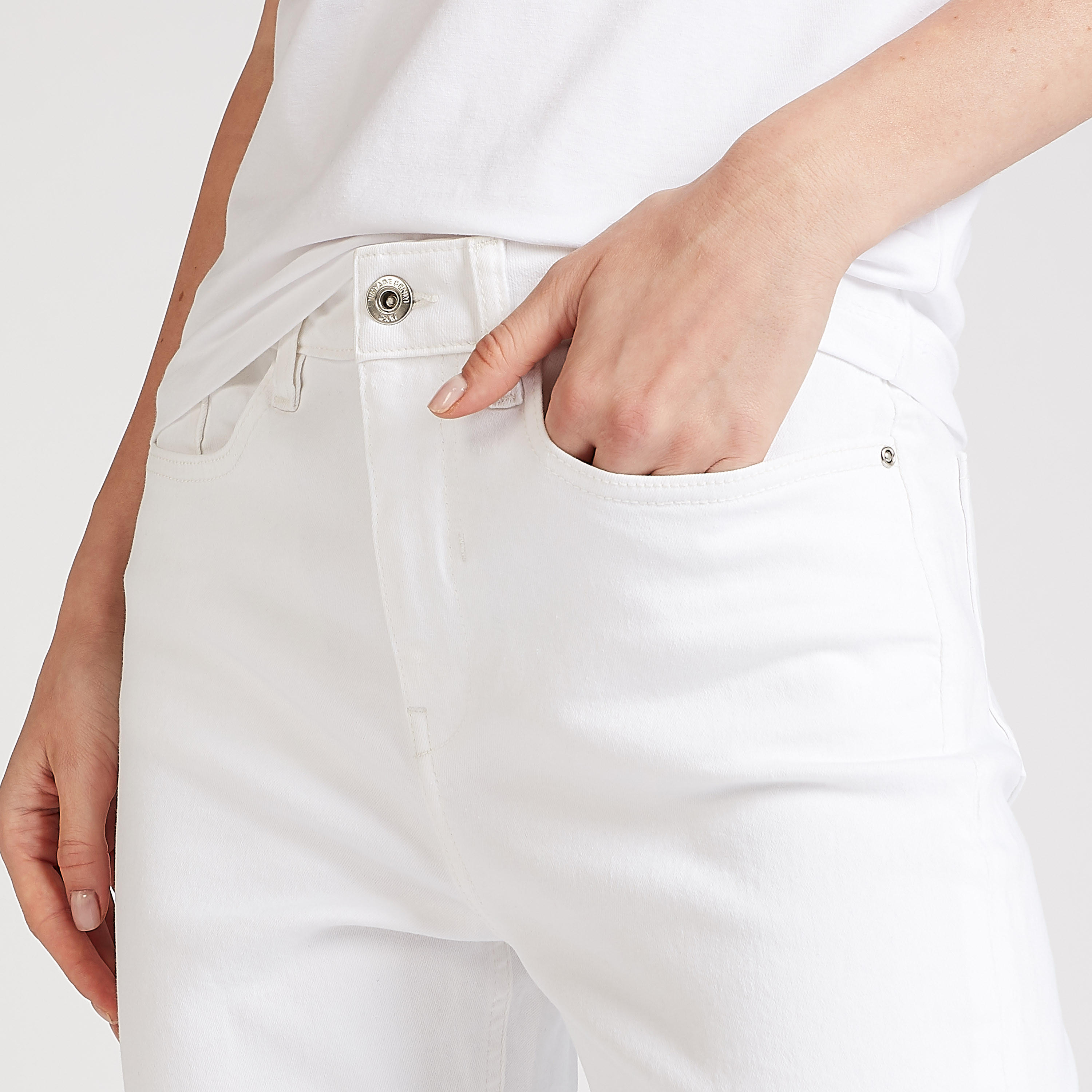 بنطلون جينز مستدام بطول الكاحل بزر إغلاق وجيوب-women-clothing-bottoms-jeans-image-3