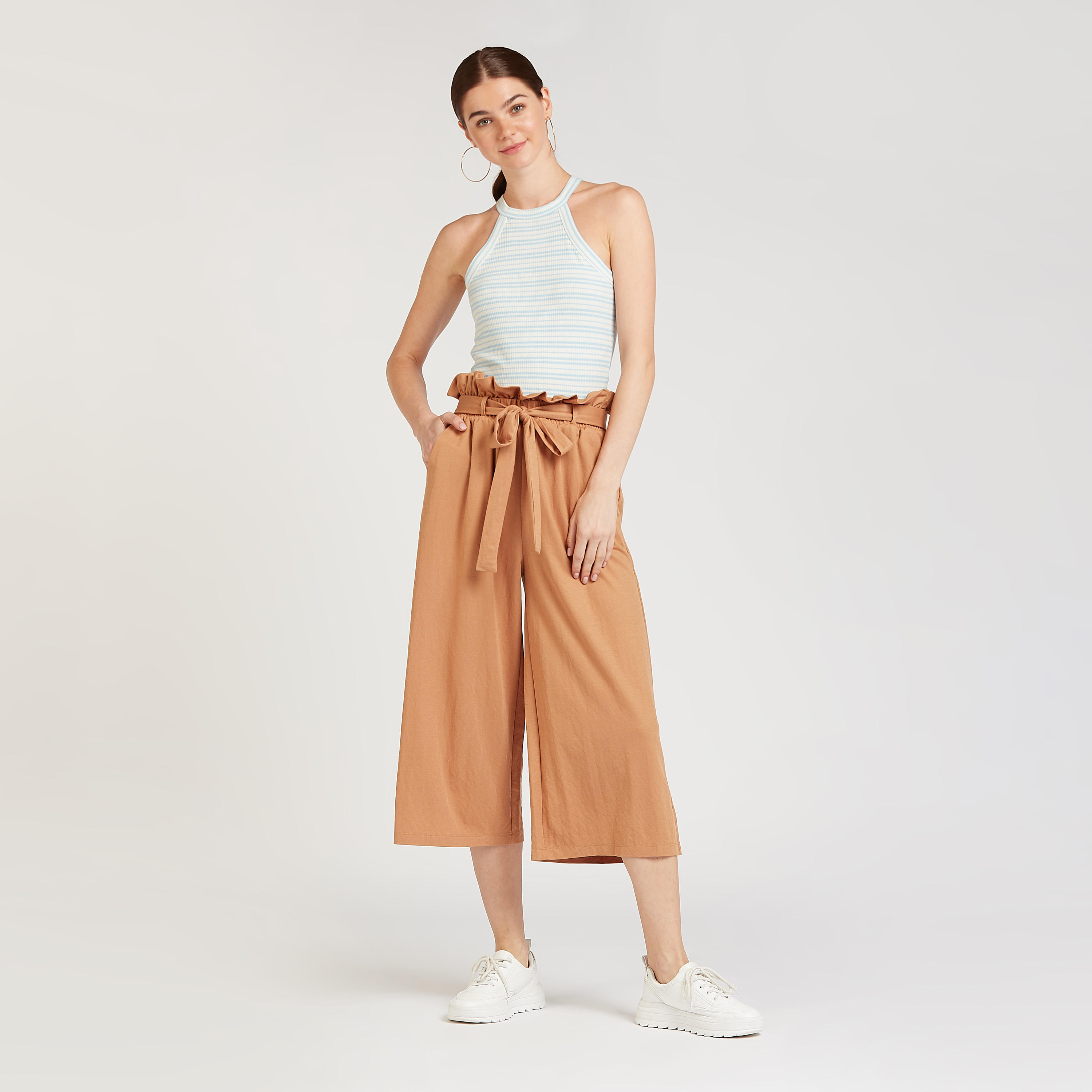 بنطلون قصير سادة بخصر بيبرباج متوسط الارتفاع وجيوب-women-clothing-bottoms-trousers-image-2