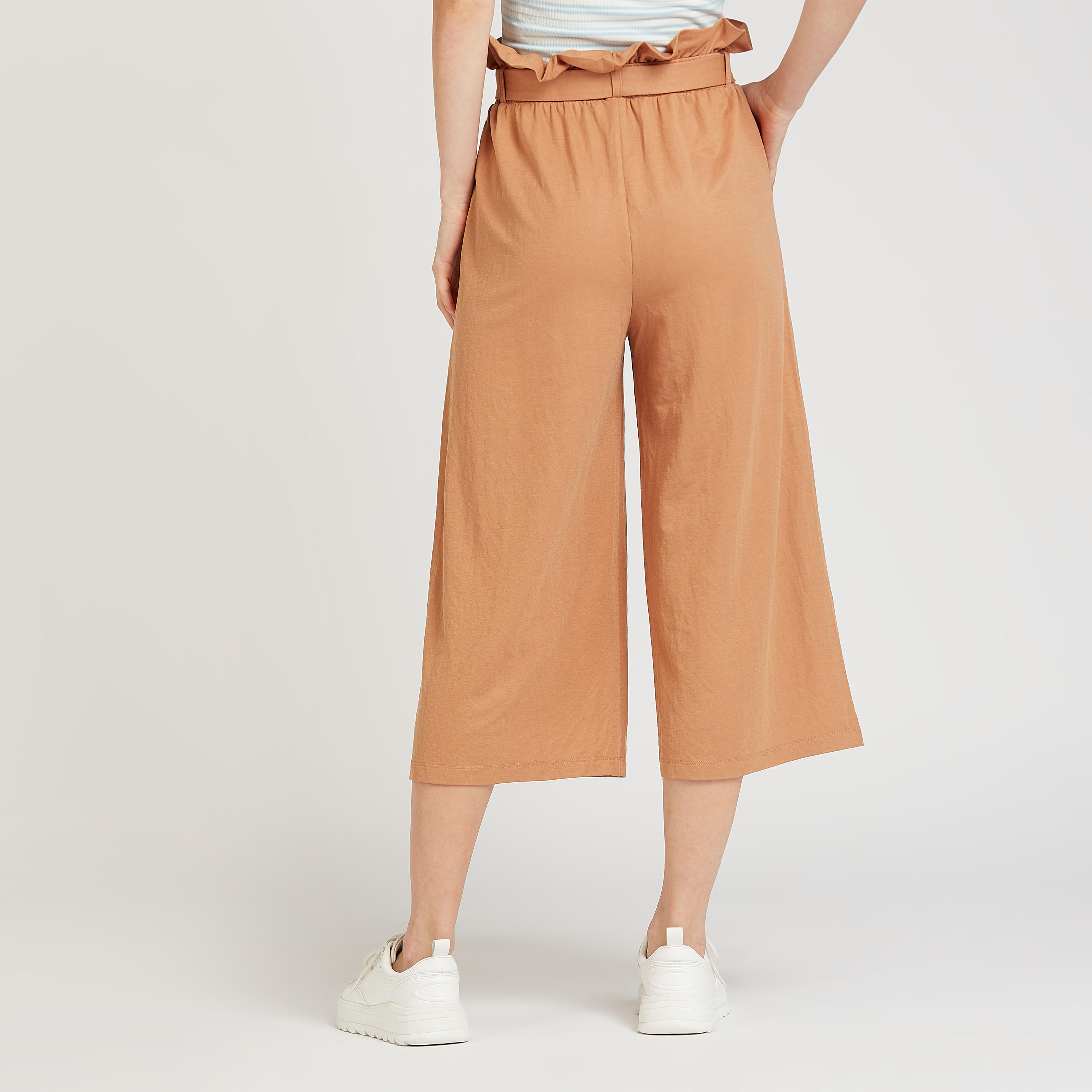 بنطلون قصير سادة بخصر بيبرباج متوسط الارتفاع وجيوب-women-clothing-bottoms-trousers-image-4
