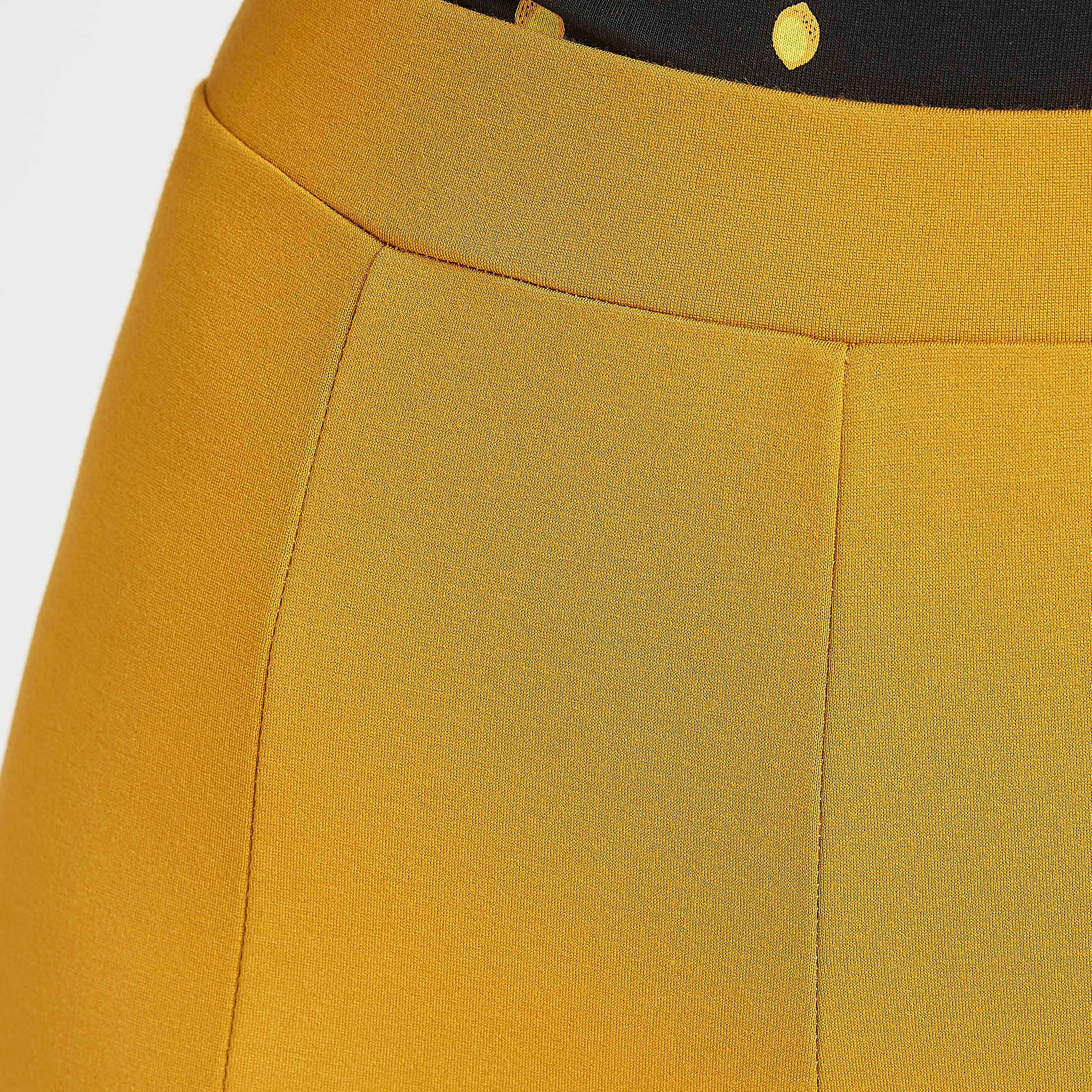 بنطلون ليقنز سادة بخصر مطّاطي-women-clothing-bottoms-leggings-image-3