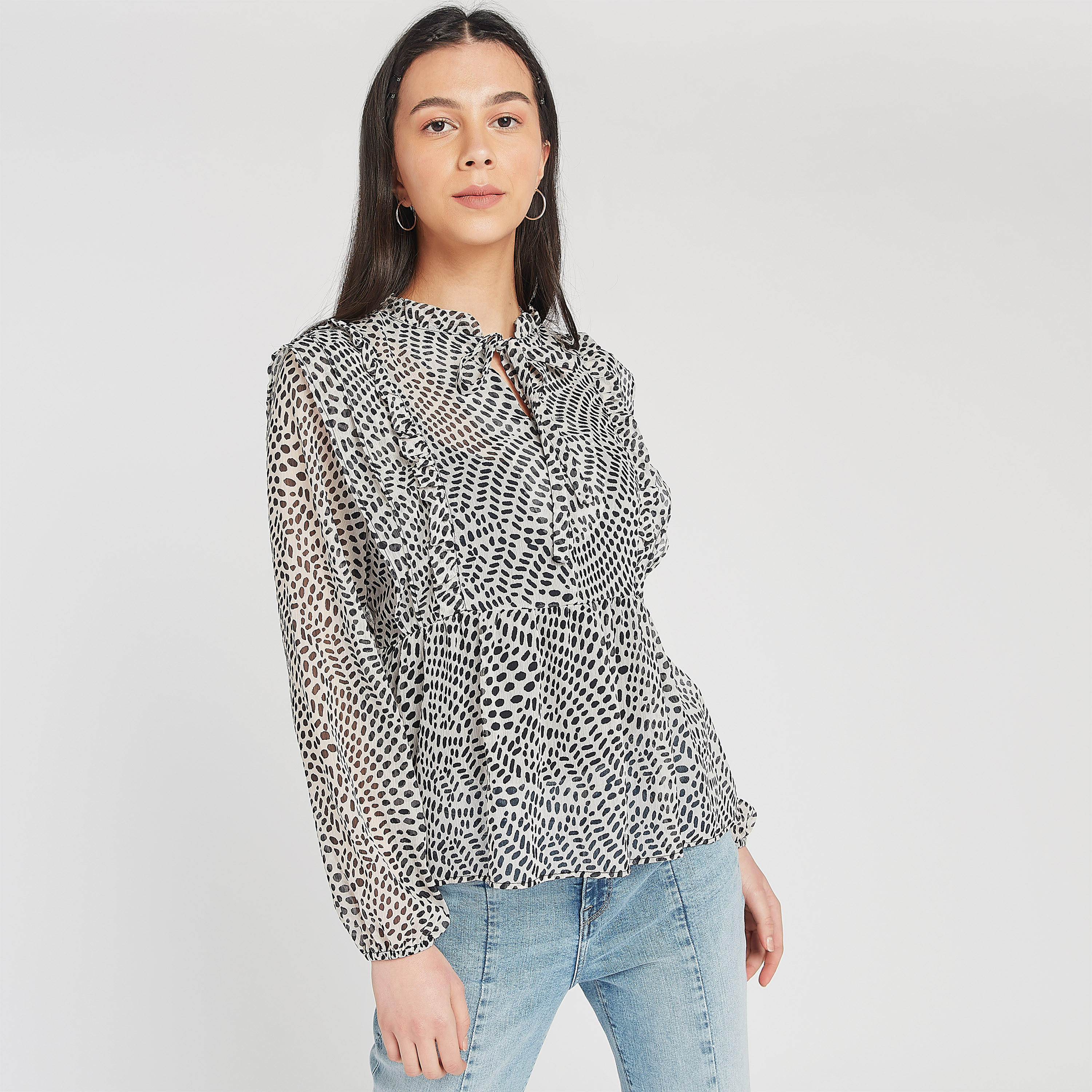 بلوزة بطبعات وأكمام طويلة وتفاصيل كشكشة وربطة عنق-women-clothing-shirtsandblouses-blouses-image-1