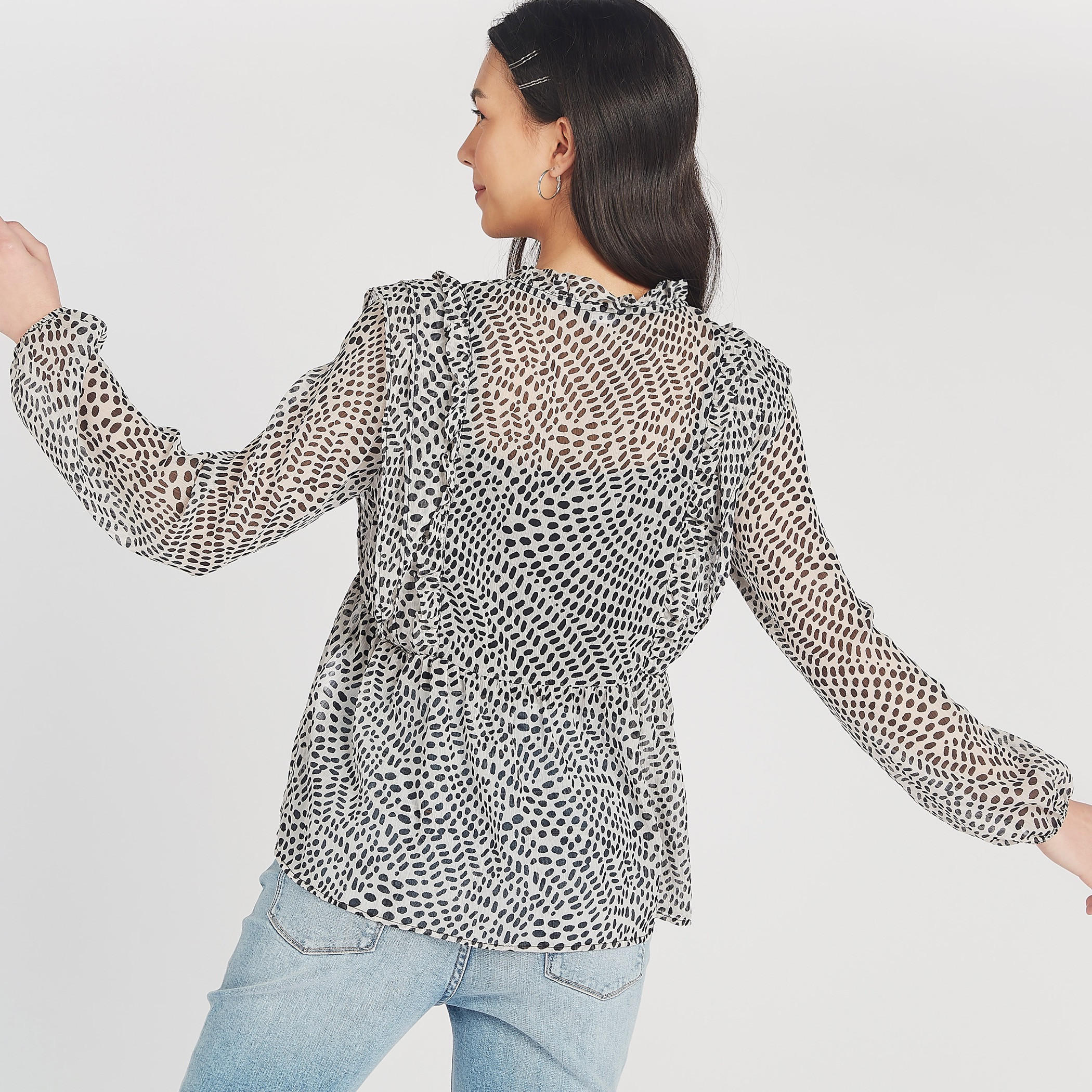 بلوزة بطبعات وأكمام طويلة وتفاصيل كشكشة وربطة عنق-women-clothing-shirtsandblouses-blouses-image-4