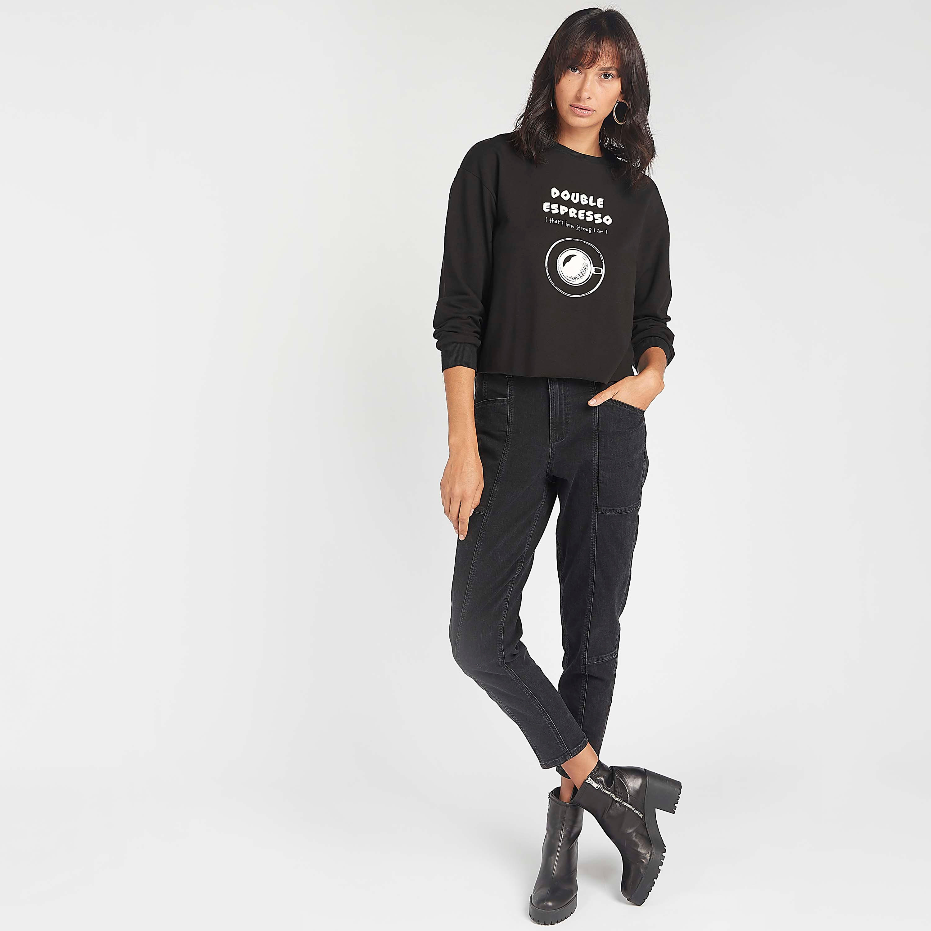 سويت شيرت بياقة ضيقة وأكمام طويلة وطبعات جرافيك-women-winterwear-hoodiesandsweatshirts-sweatshirts-image-2