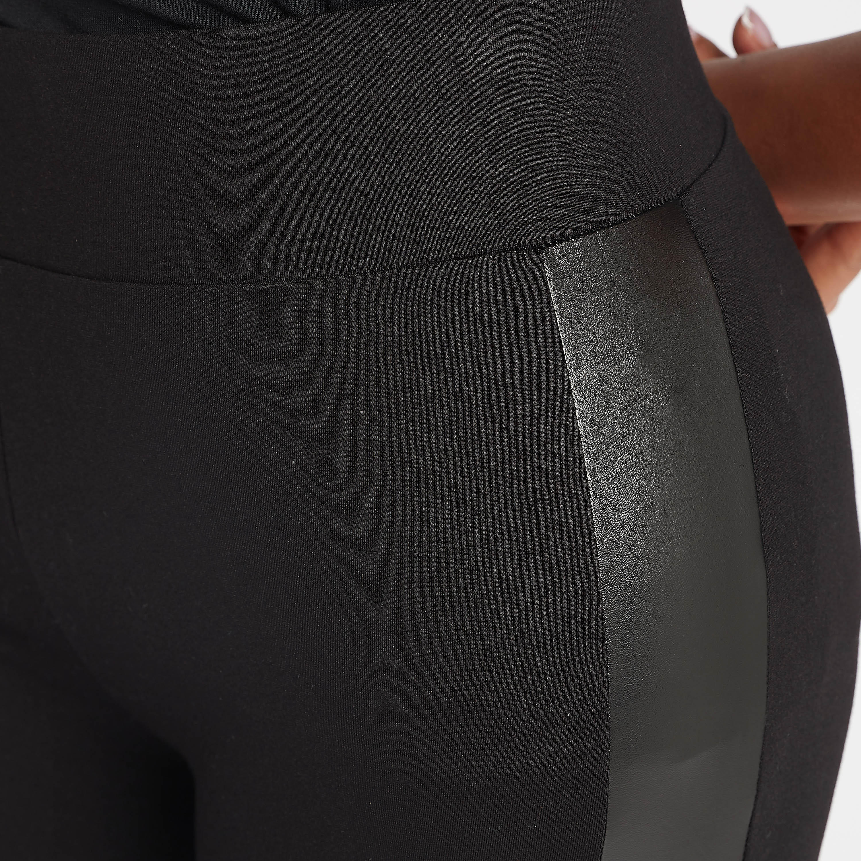 بنطلون ليقنز بونتي سادة بفاصيل لوح وخصر مطاطي-women-clothing-bottoms-leggings-image-3