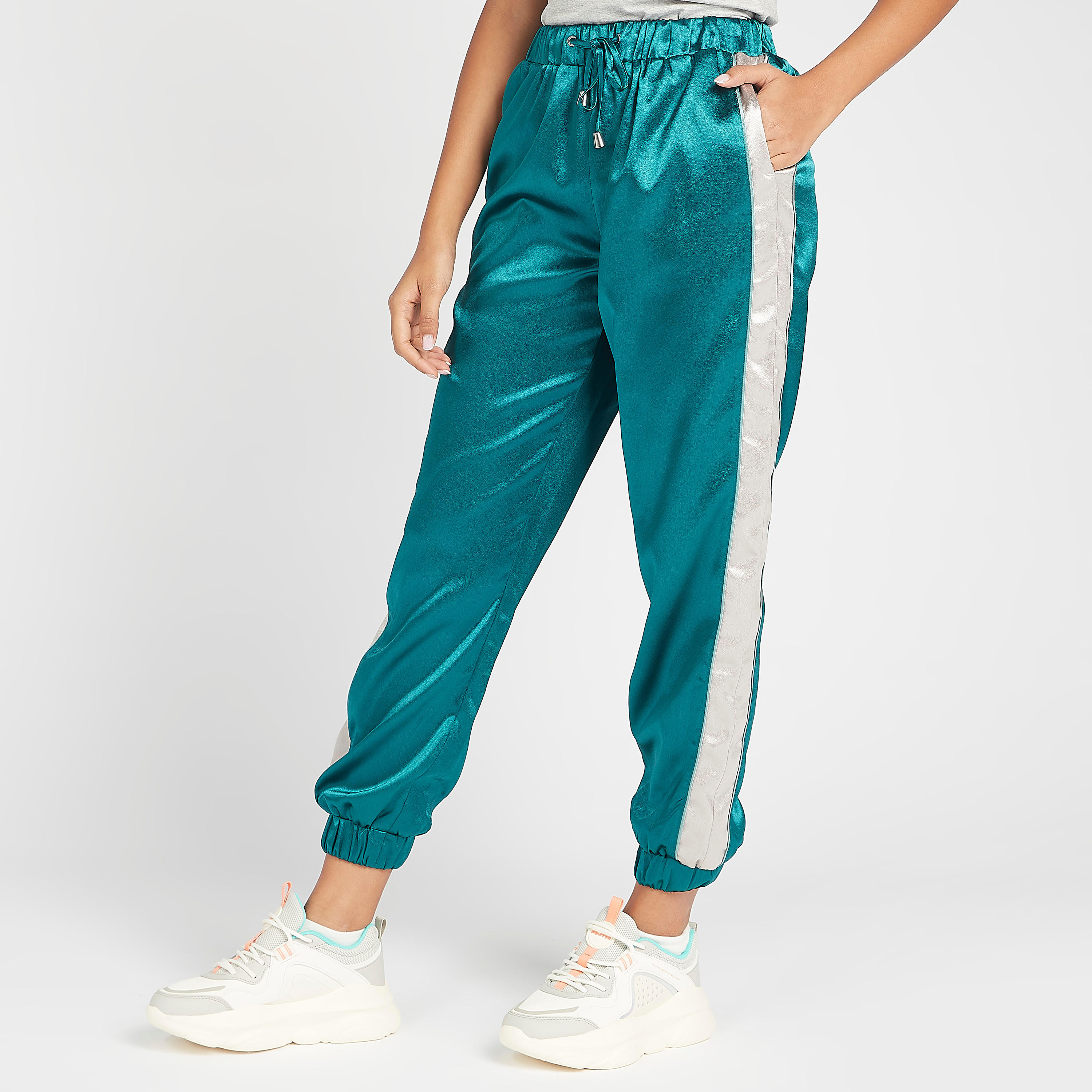 بنطلون رياضي سادة بخصر مطاطي وجيوب-women-clothing-bottoms-joggers-image-6