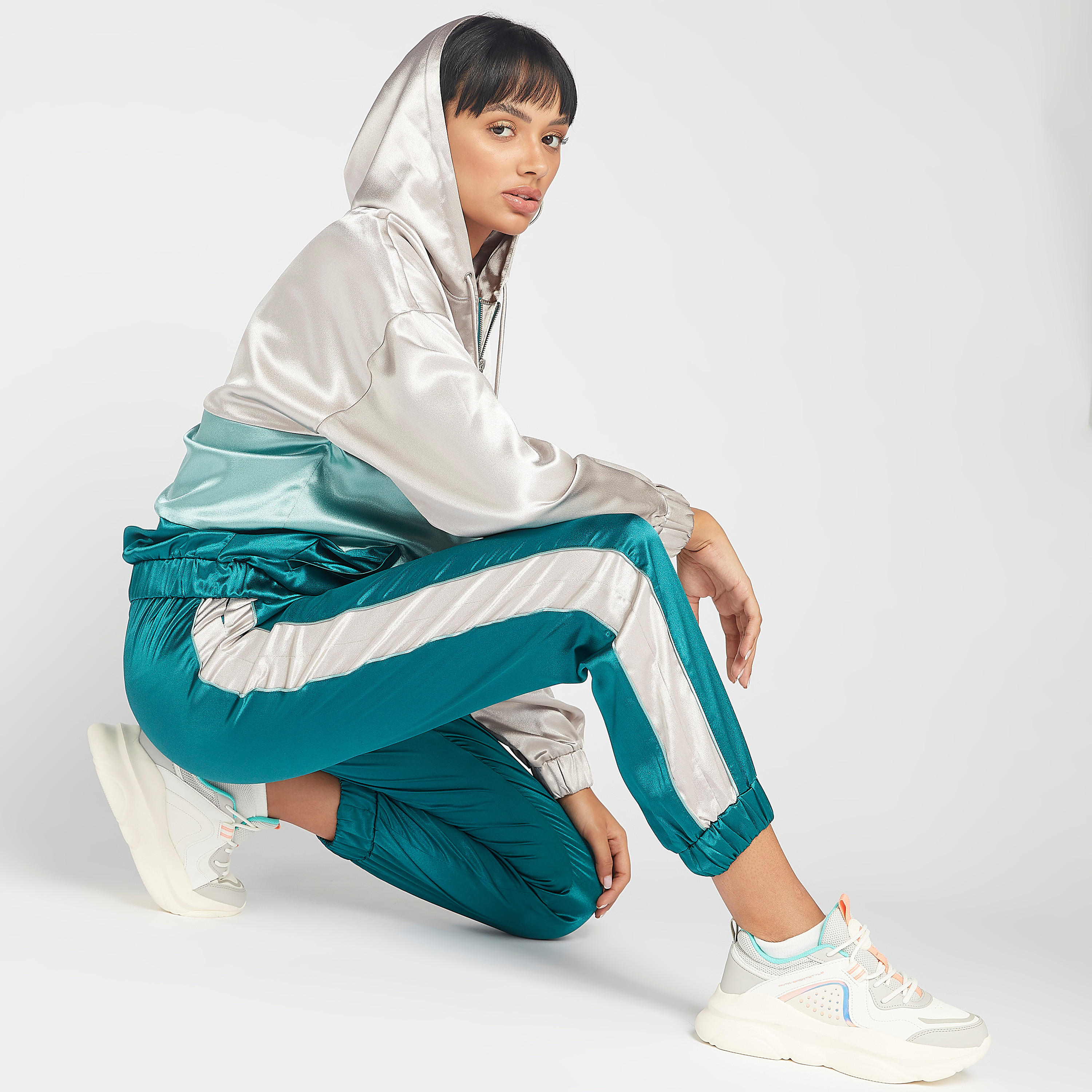 بنطلون رياضي سادة بخصر مطاطي وجيوب-women-clothing-bottoms-joggers-image-4
