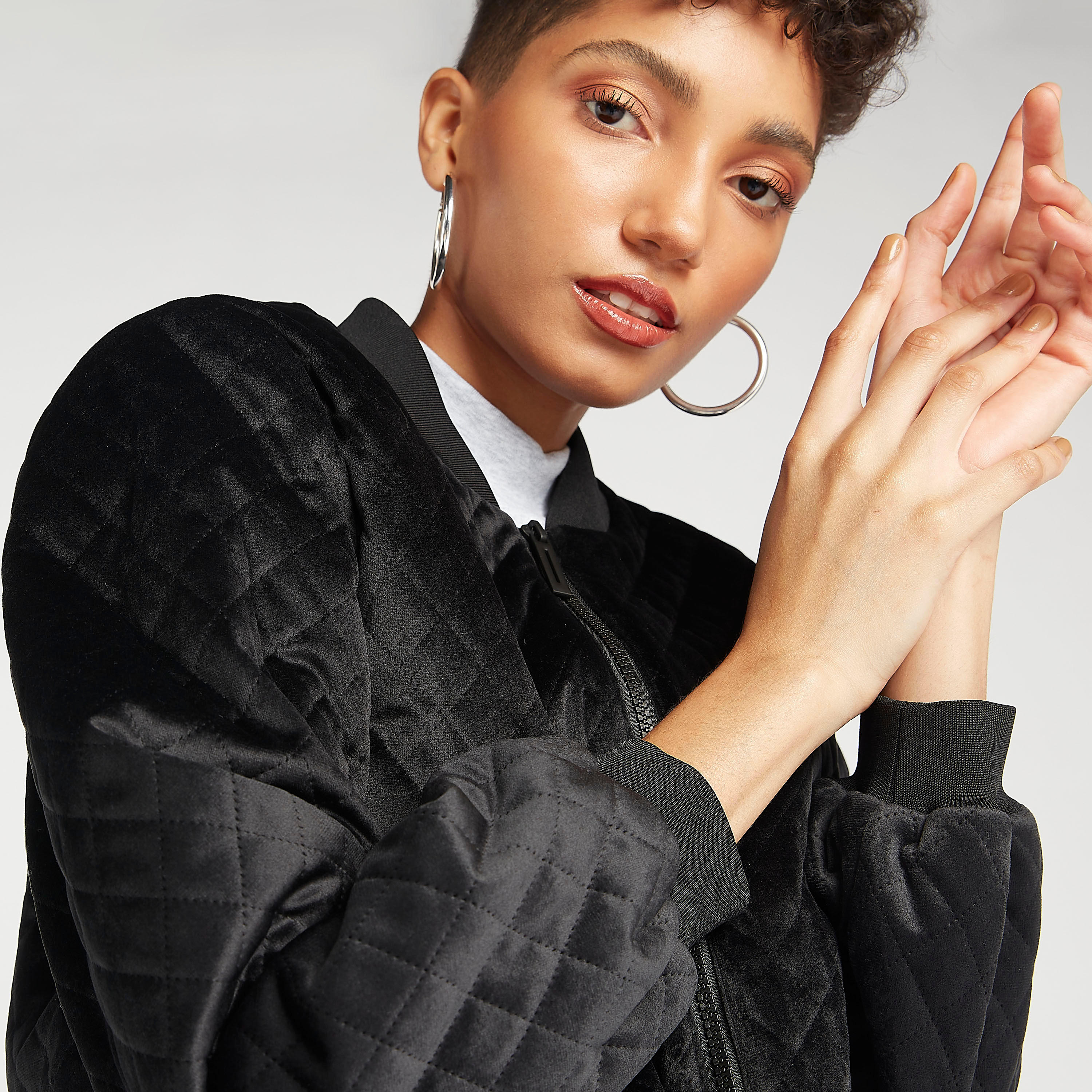 Quilted Velour Bomber Jacket with Zip Closure and Pockets-women-winterwear-coatsandjackets-jackets-image-3