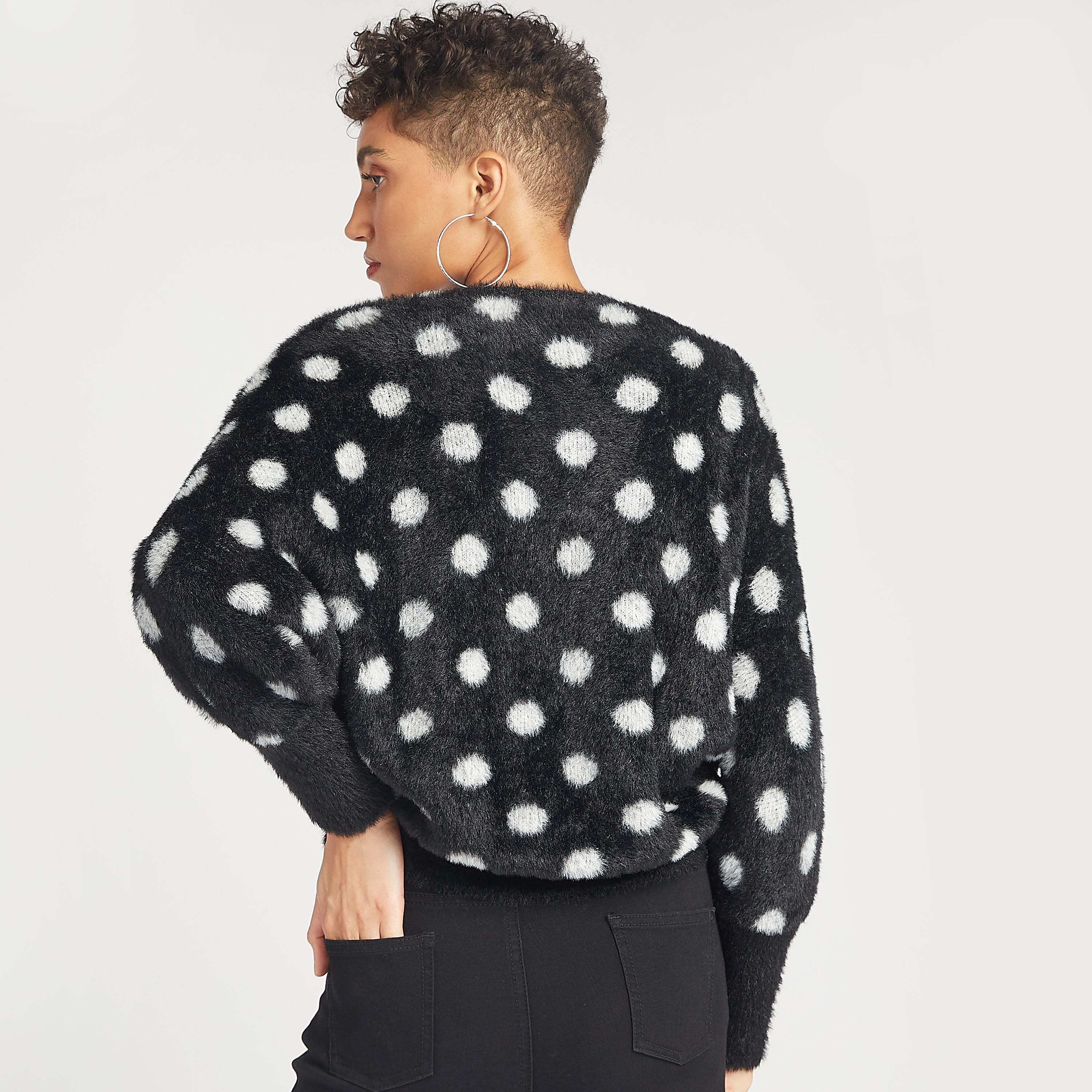 كنزة منقّطة بياقة ضيّقة وأكمام طويلة-women-clothing-cardigansandjumpers-jumpers-image-4