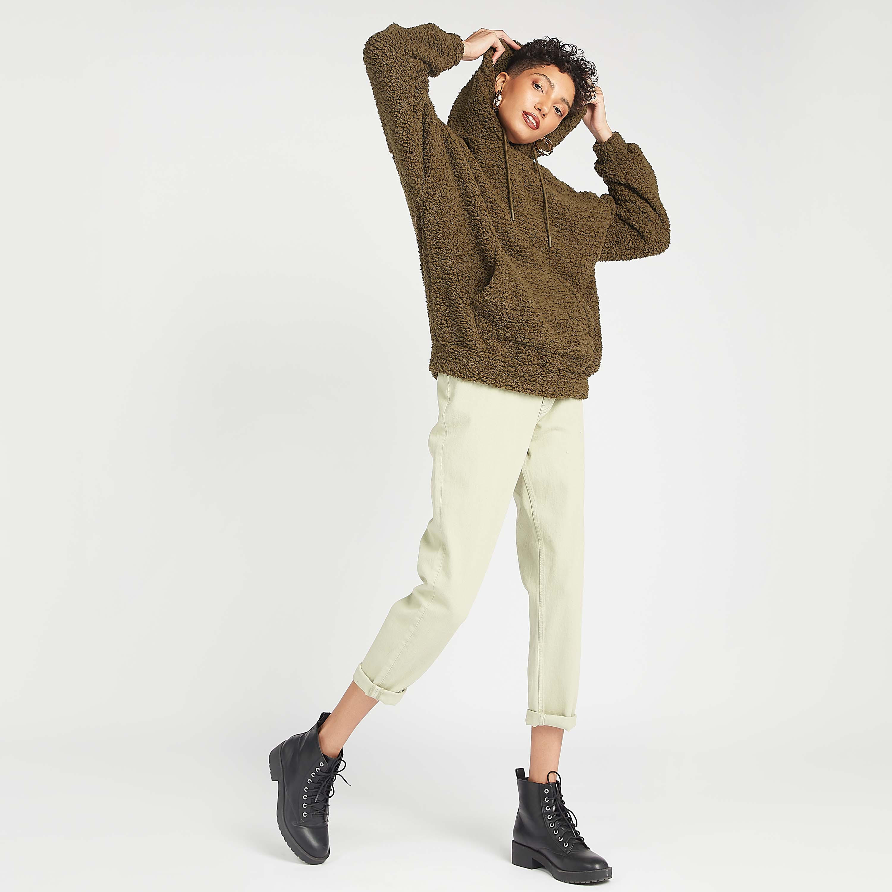 سويت شيرت شيربا بارز الملمس بأكمام طويلة وقبّعة-women-clothing-cardigansandjumpers-jumpers-image-2