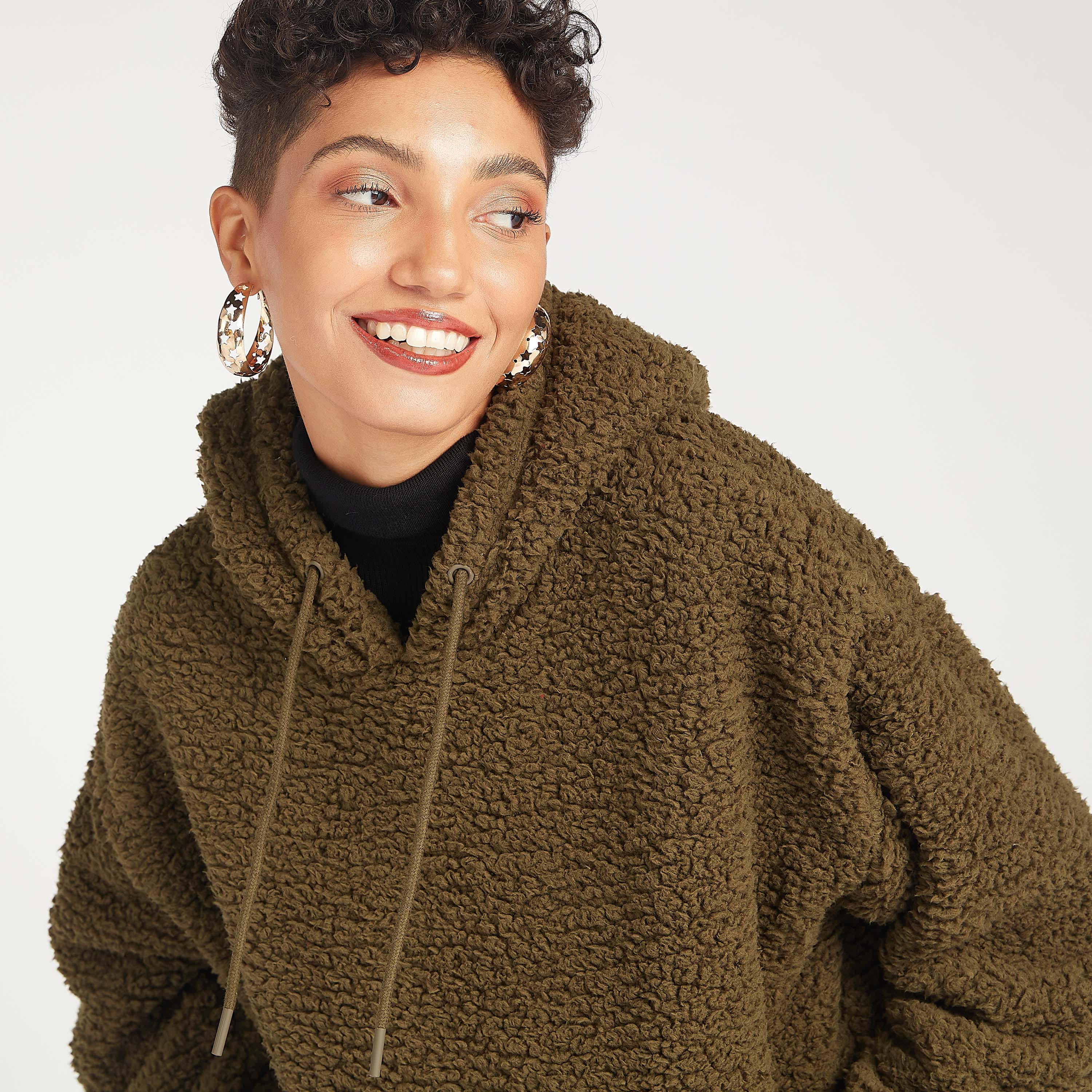 سويت شيرت شيربا بارز الملمس بأكمام طويلة وقبّعة-women-clothing-cardigansandjumpers-jumpers-image-5