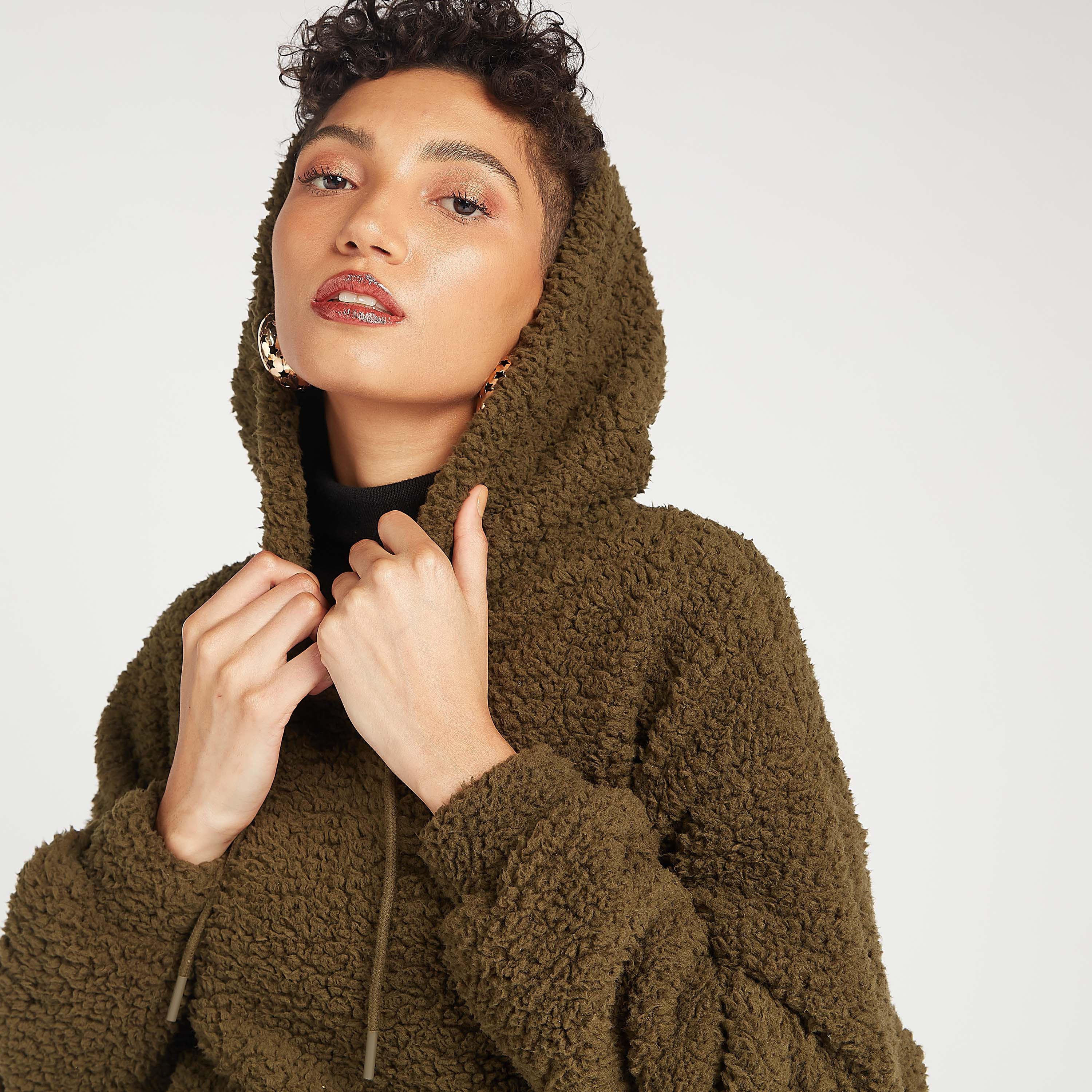 سويت شيرت شيربا بارز الملمس بأكمام طويلة وقبّعة-women-clothing-cardigansandjumpers-jumpers-image-7
