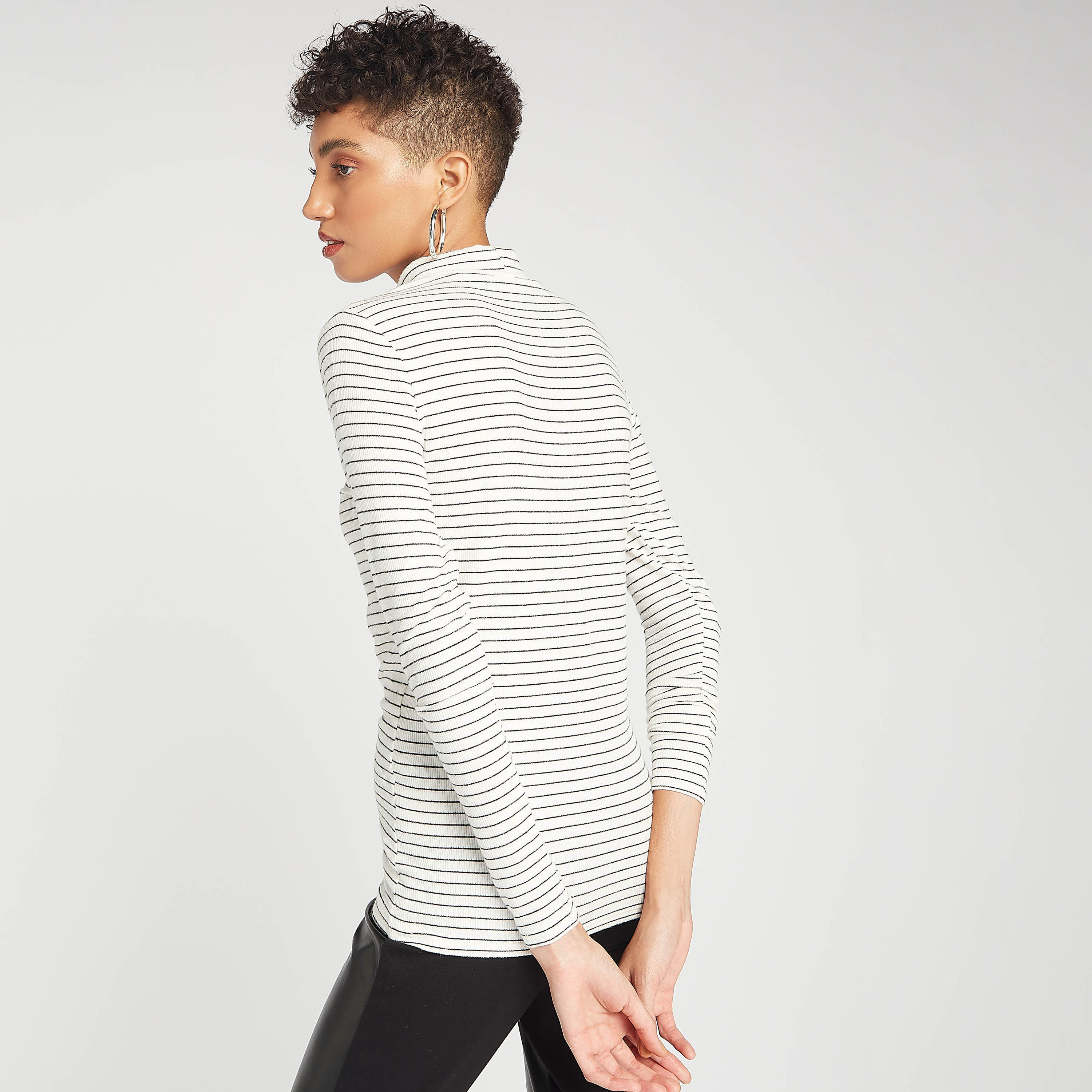 كنزة مخططة بأكمام طويلة وياقة عالية-women-clothing-cardigansandjumpers-jumpers-image-3