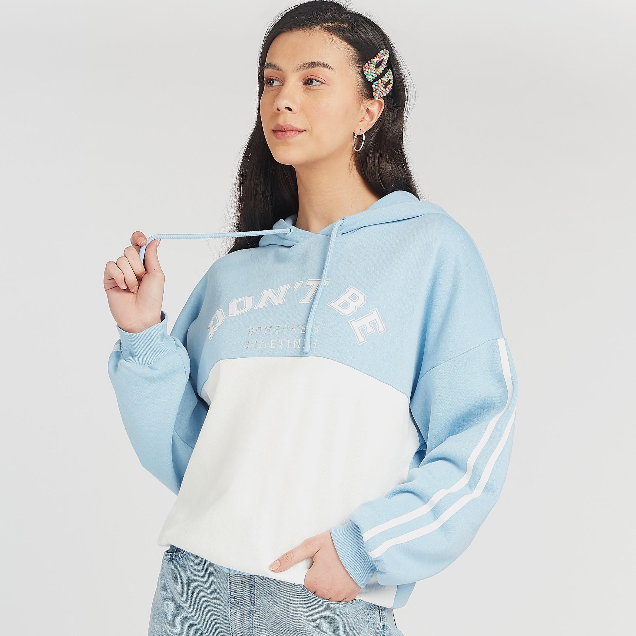 سويت شيرت مستدام قوالب ملوّنة بقبعة وأكمام طويلة-women-winterwear-hoodiesandsweatshirts-sweatshirts-image-1