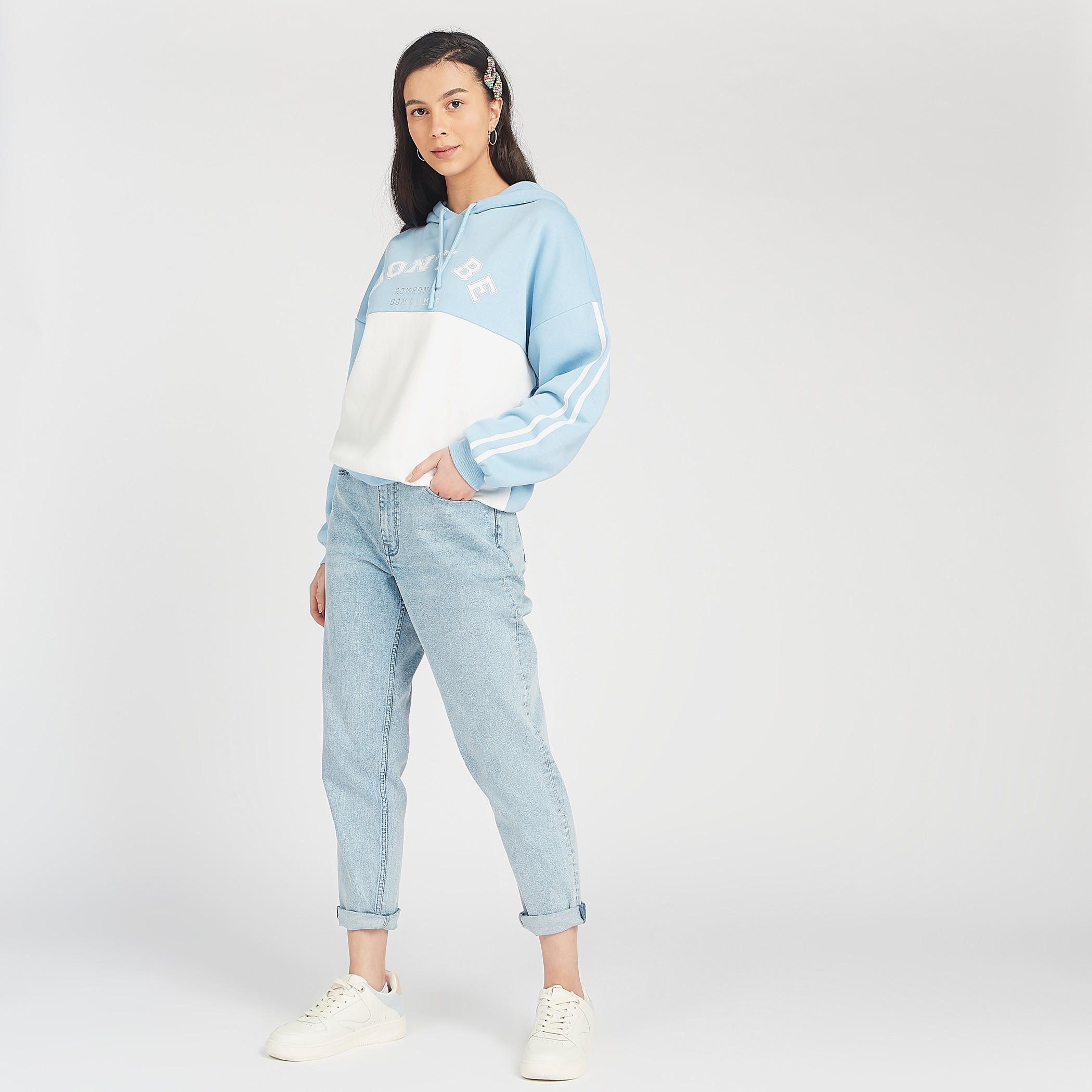 سويت شيرت مستدام قوالب ملوّنة بقبعة وأكمام طويلة-women-winterwear-hoodiesandsweatshirts-sweatshirts-image-2
