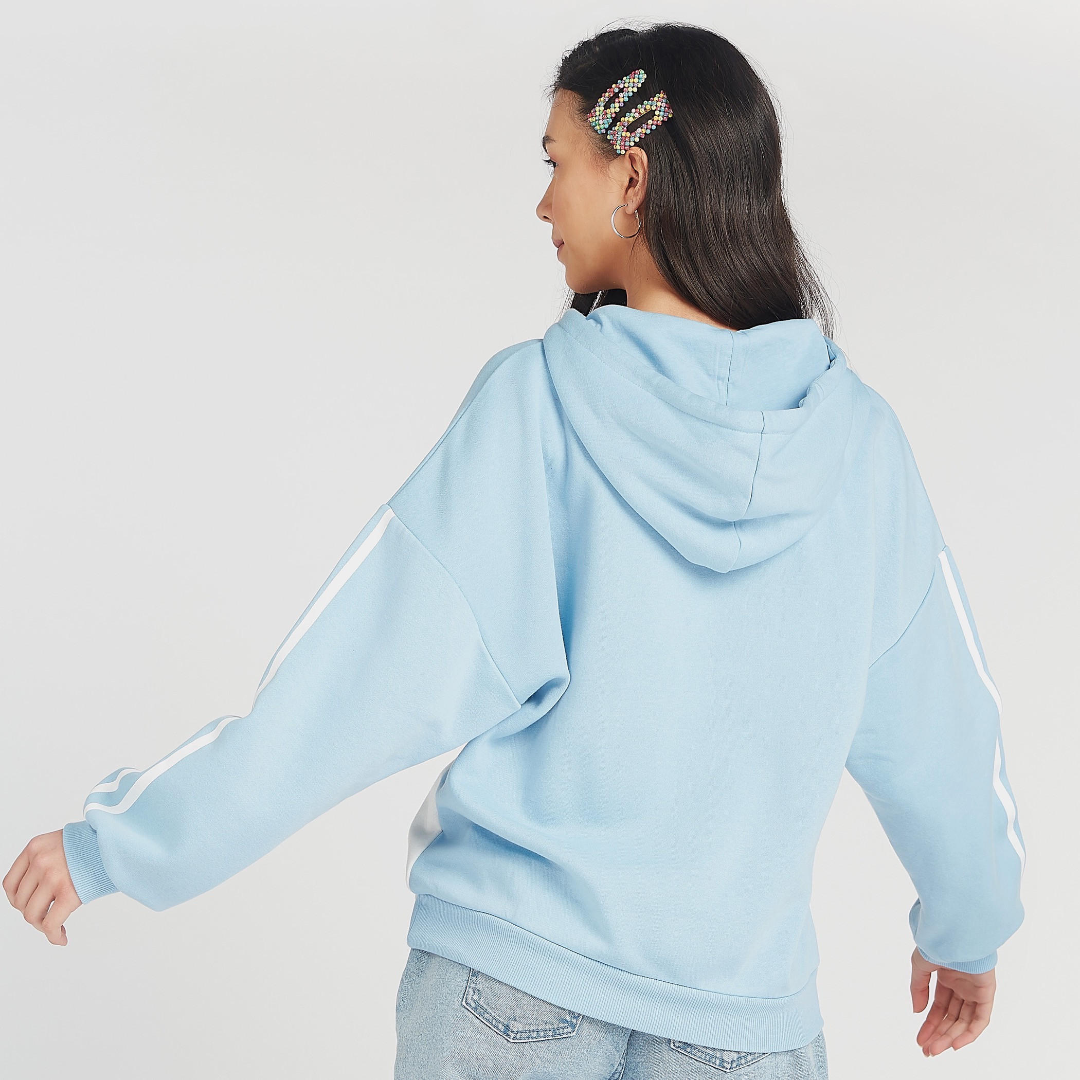 سويت شيرت مستدام قوالب ملوّنة بقبعة وأكمام طويلة-women-winterwear-hoodiesandsweatshirts-sweatshirts-image-4