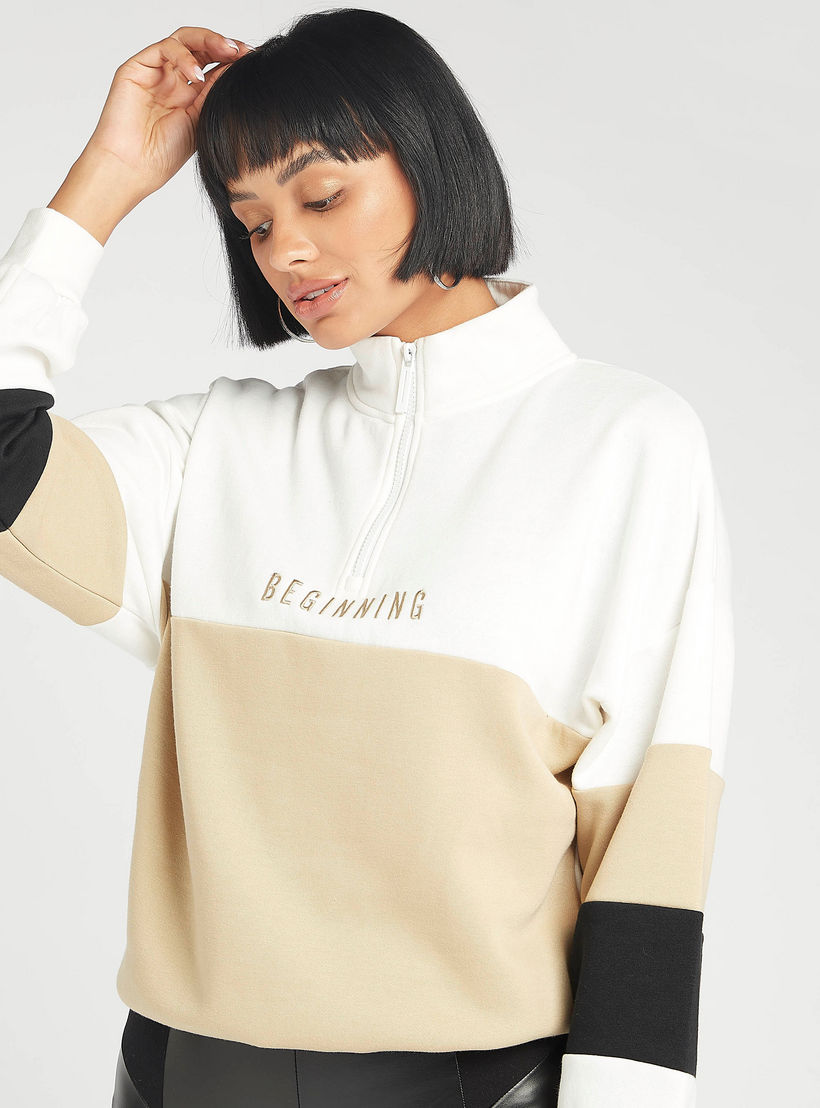 سويت شيرت مستدام بياقة عالية وأكمام طويلة وطبعات-women-winterwear-hoodiesandsweatshirts-sweatshirts-image-4