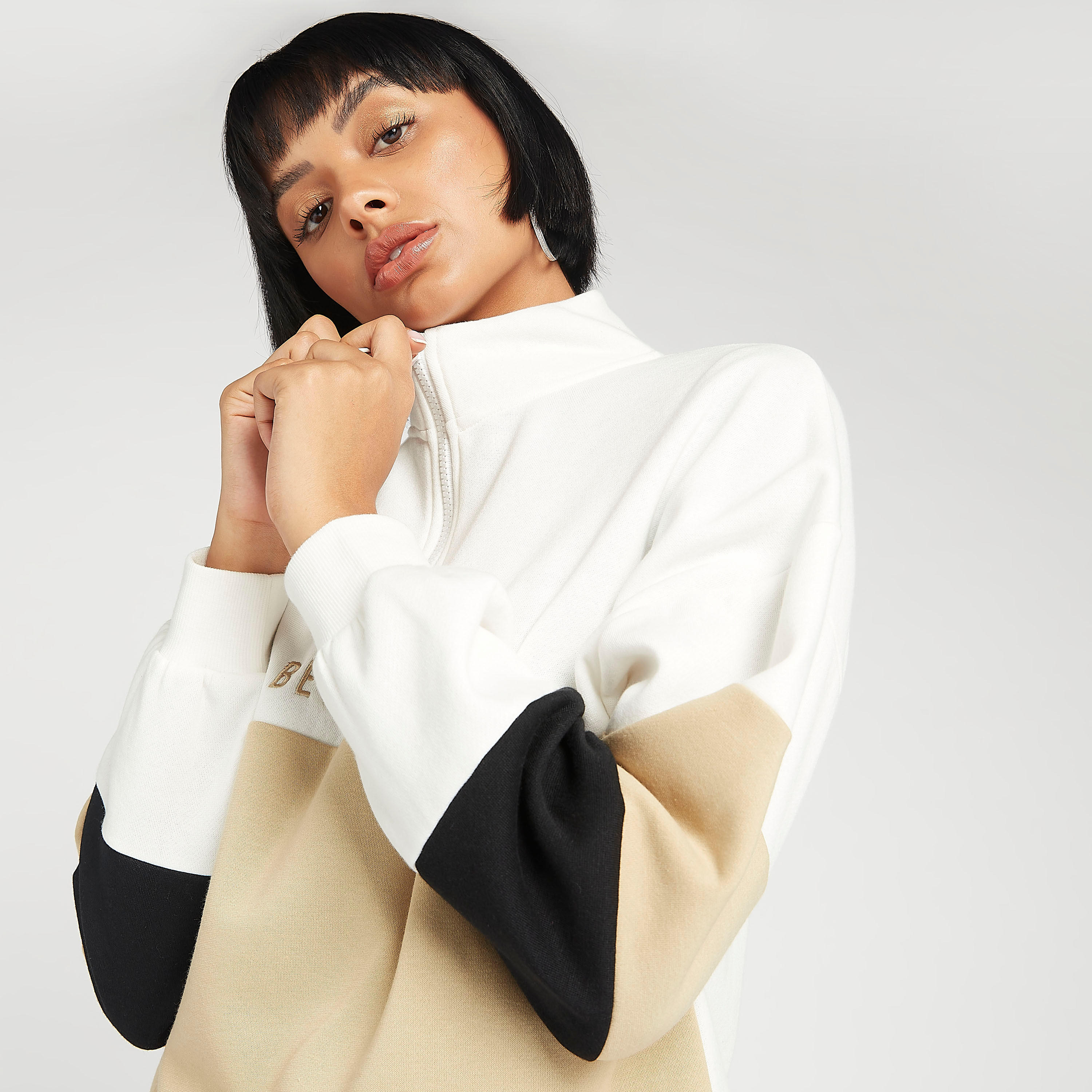 سويت شيرت مستدام بياقة عالية وأكمام طويلة وطبعات-women-winterwear-hoodiesandsweatshirts-sweatshirts-image-2