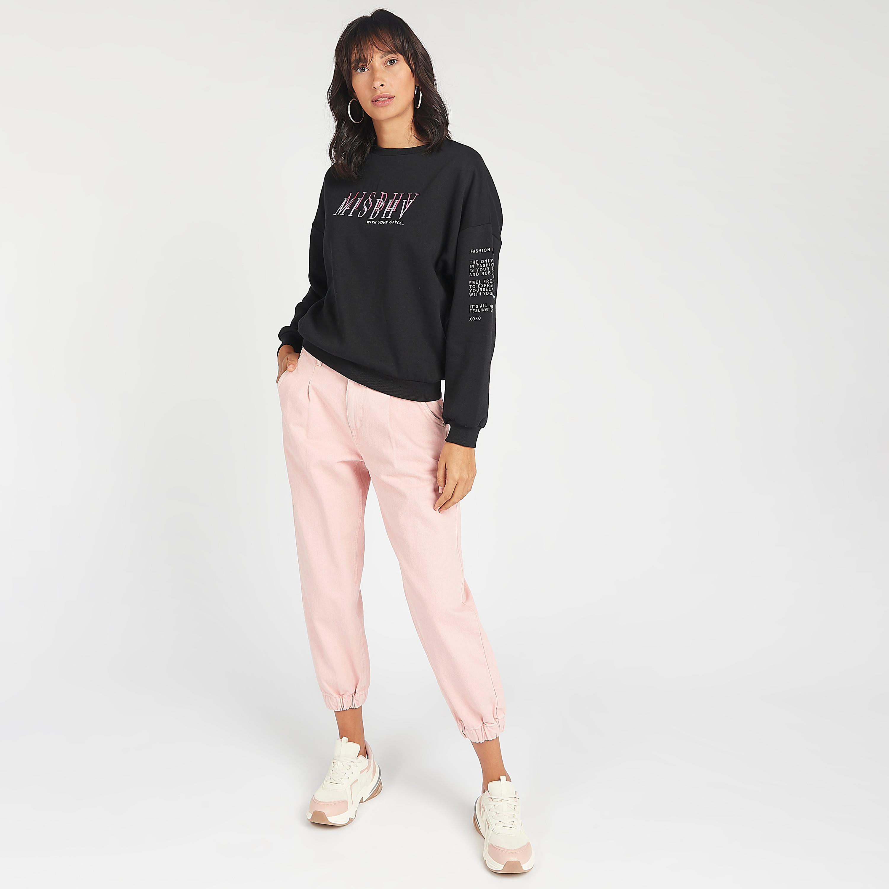 سويت شيرت مستدام بياقة ضيّقة وأكمام طويلة وطبعات-women-winterwear-hoodiesandsweatshirts-sweatshirts-image-2