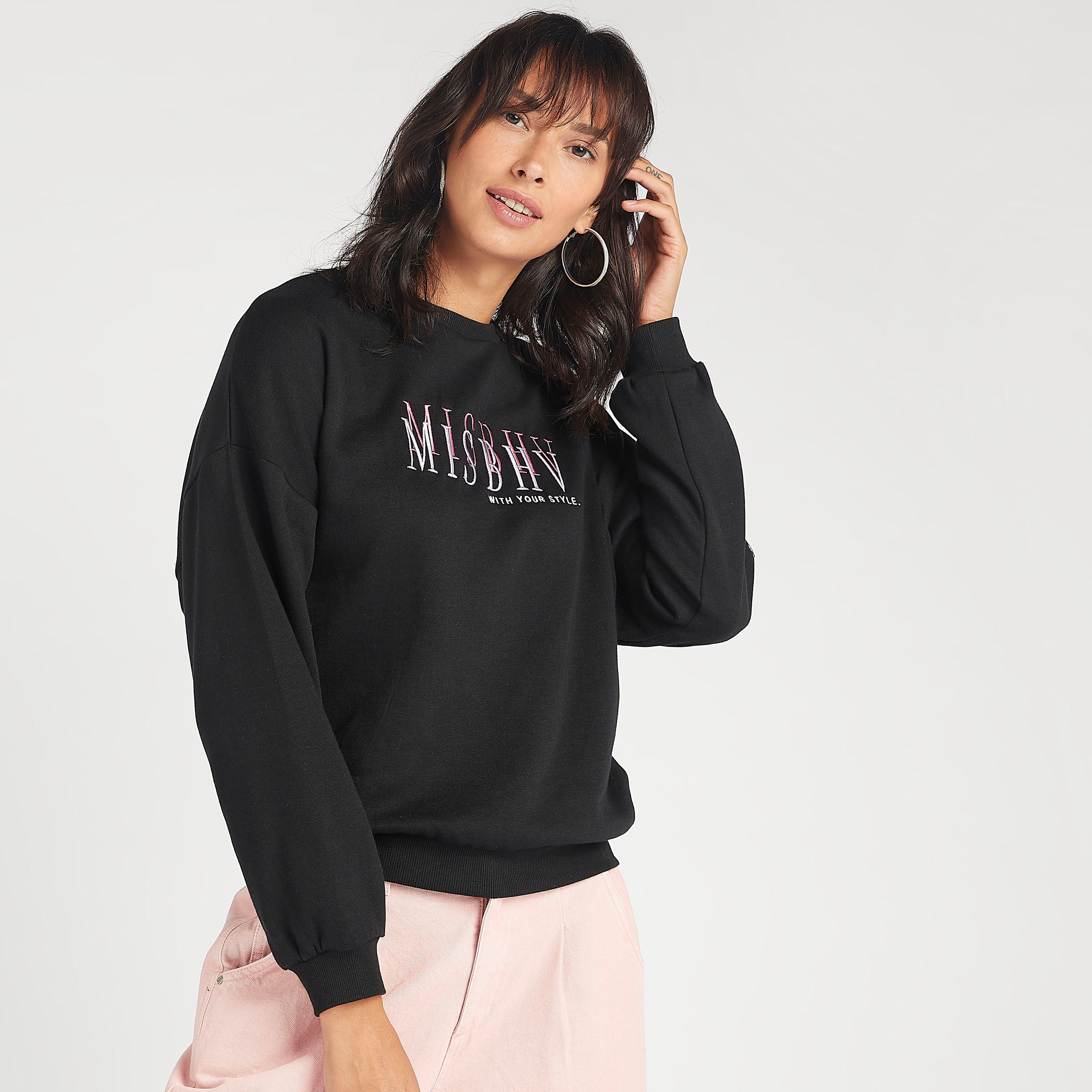 سويت شيرت مستدام بياقة ضيّقة وأكمام طويلة وطبعات-women-winterwear-hoodiesandsweatshirts-sweatshirts-image-7