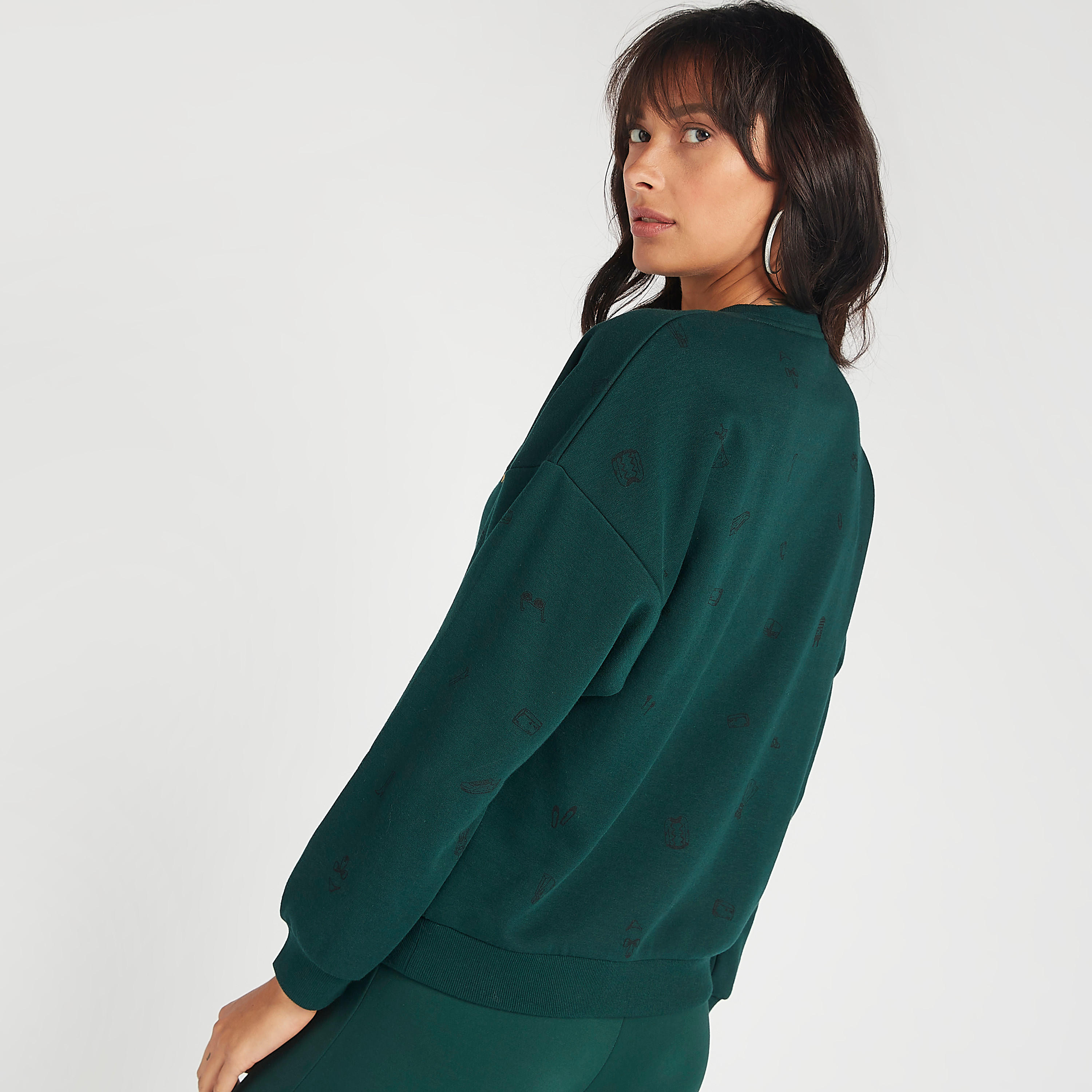 سويت شيرت مستدام بياقة ضيّقة وأكمام طويلة وطبعات-women-winterwear-hoodiesandsweatshirts-sweatshirts-image-4