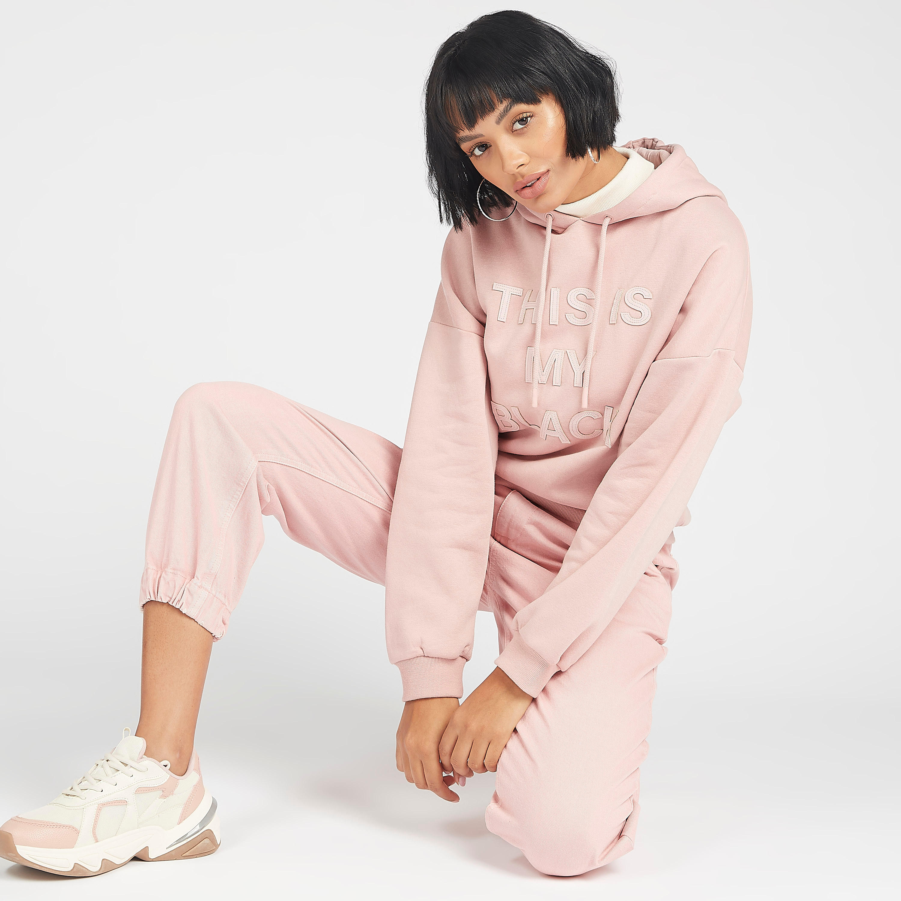 سويت شيرت مستدام بارز الملمس بأكمام طويلة وقبّعة-women-winterwear-hoodiesandsweatshirts-hoodies-image-1
