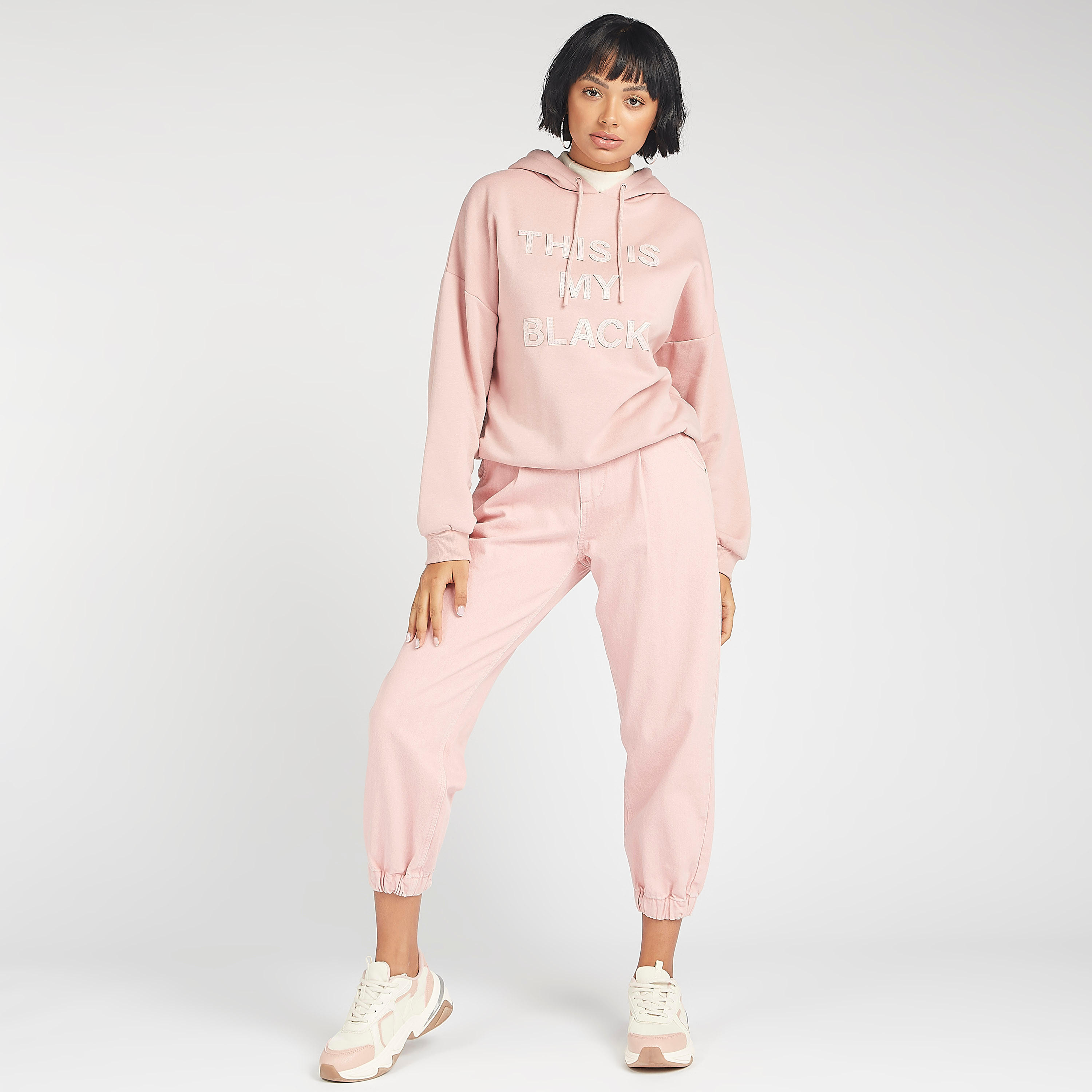 سويت شيرت مستدام بارز الملمس بأكمام طويلة وقبّعة-women-winterwear-hoodiesandsweatshirts-hoodies-image-3