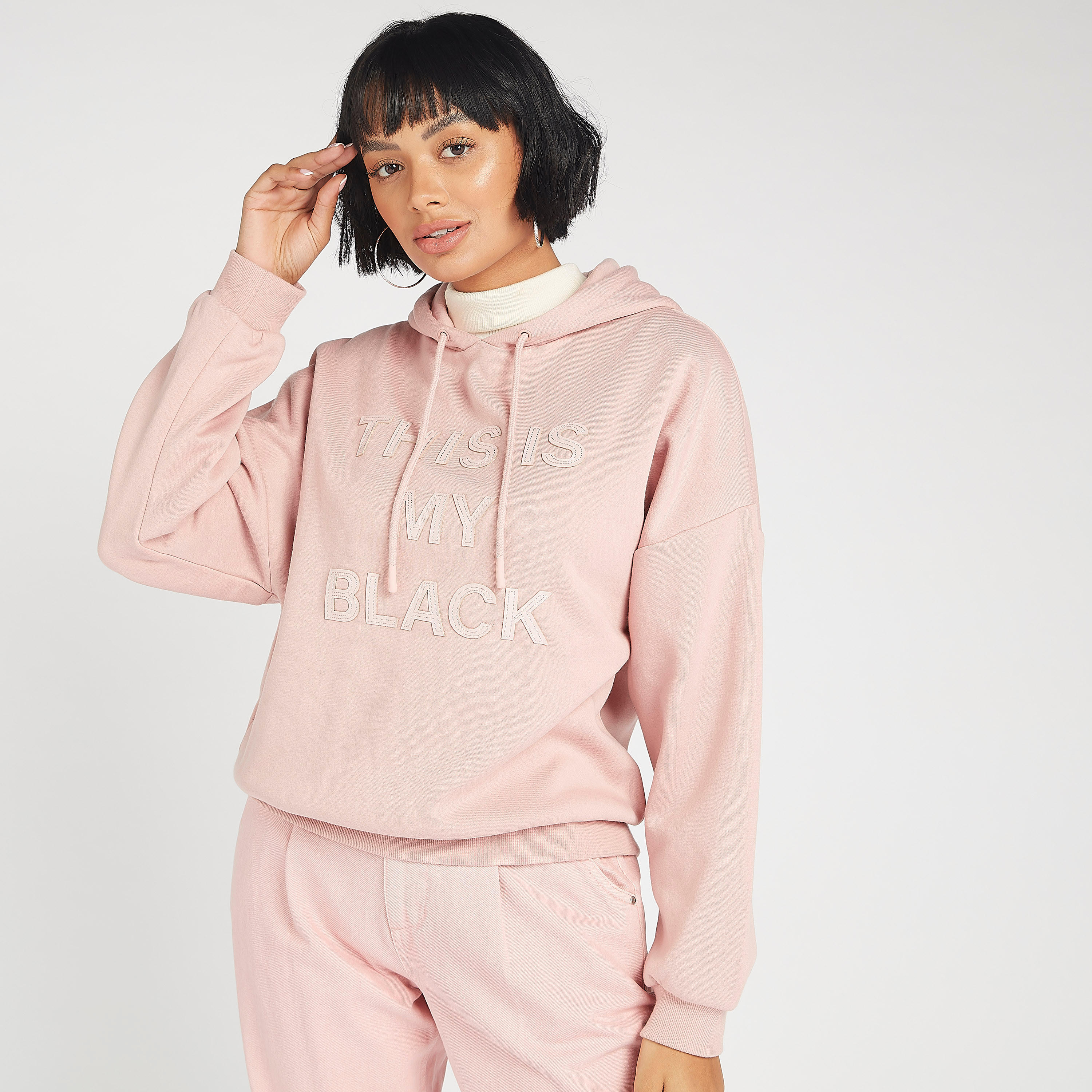 سويت شيرت مستدام بارز الملمس بأكمام طويلة وقبّعة-women-winterwear-hoodiesandsweatshirts-hoodies-image-6
