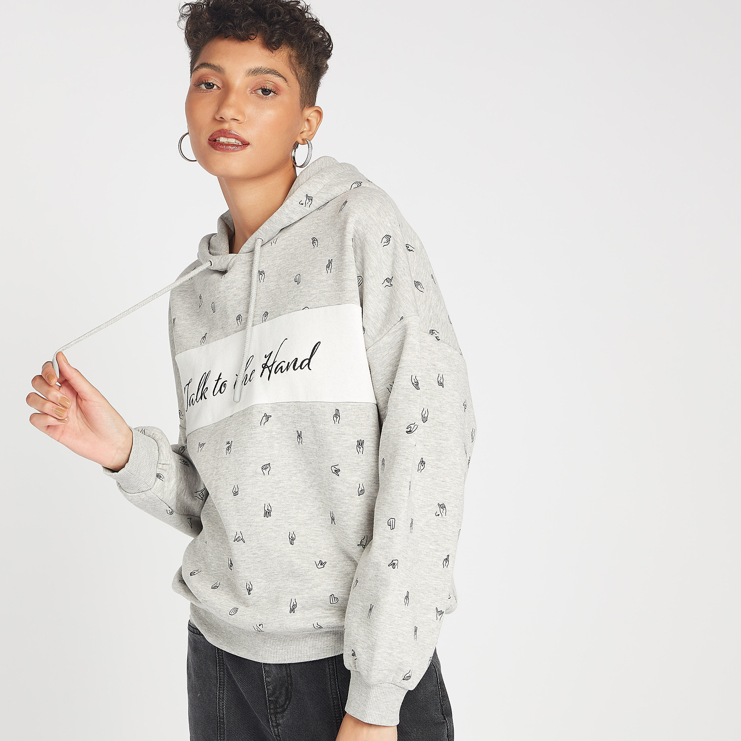 سويت شيرت مستدام بأكمام طويلة وقبّعة وطبعات-women-winterwear-hoodiesandsweatshirts-hoodies-image-1