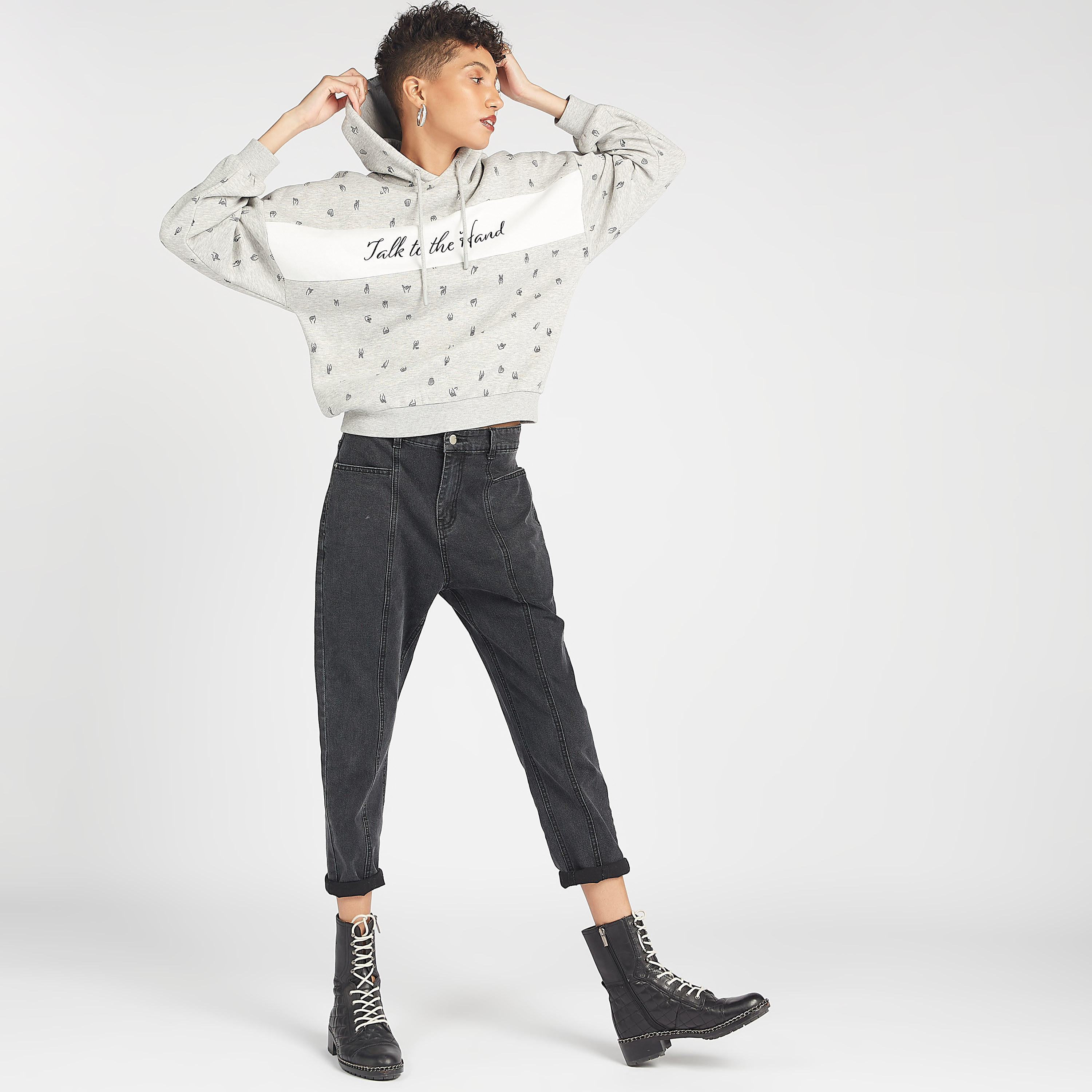 سويت شيرت مستدام بأكمام طويلة وقبّعة وطبعات-women-winterwear-hoodiesandsweatshirts-hoodies-image-3
