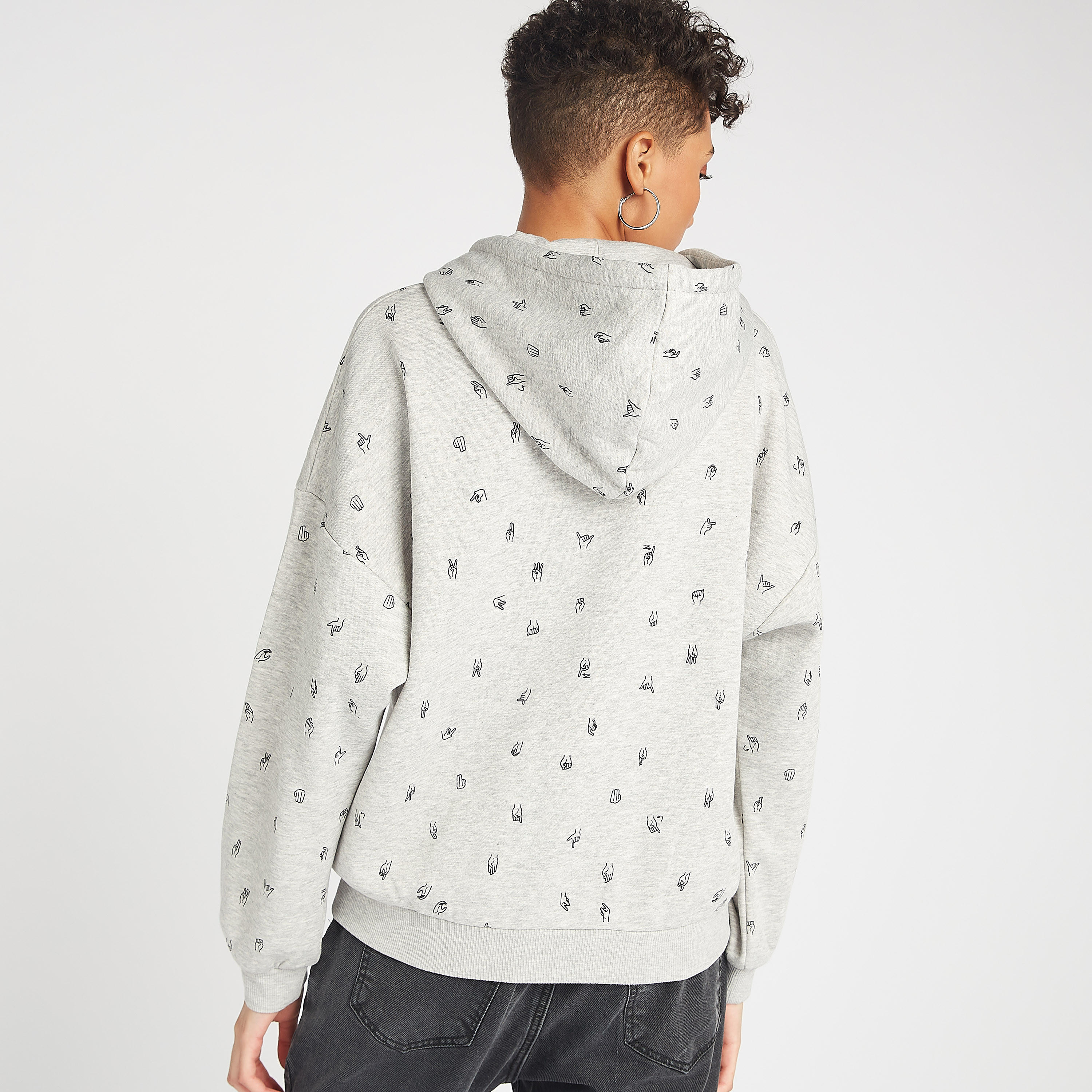 سويت شيرت مستدام بأكمام طويلة وقبّعة وطبعات-women-winterwear-hoodiesandsweatshirts-hoodies-image-5