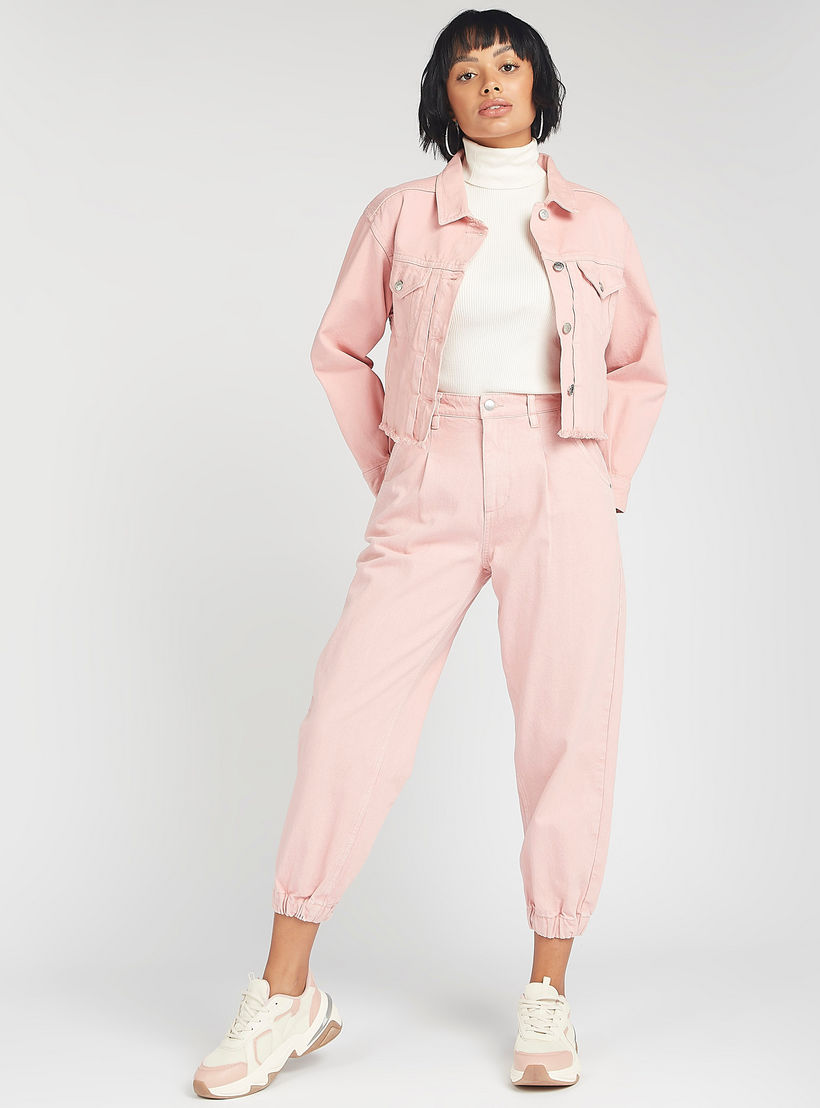 بنطلون رياضي مستدام دينم بقصّة بوي فريند وجيوب-women-clothing-bottoms-jeans-image-2