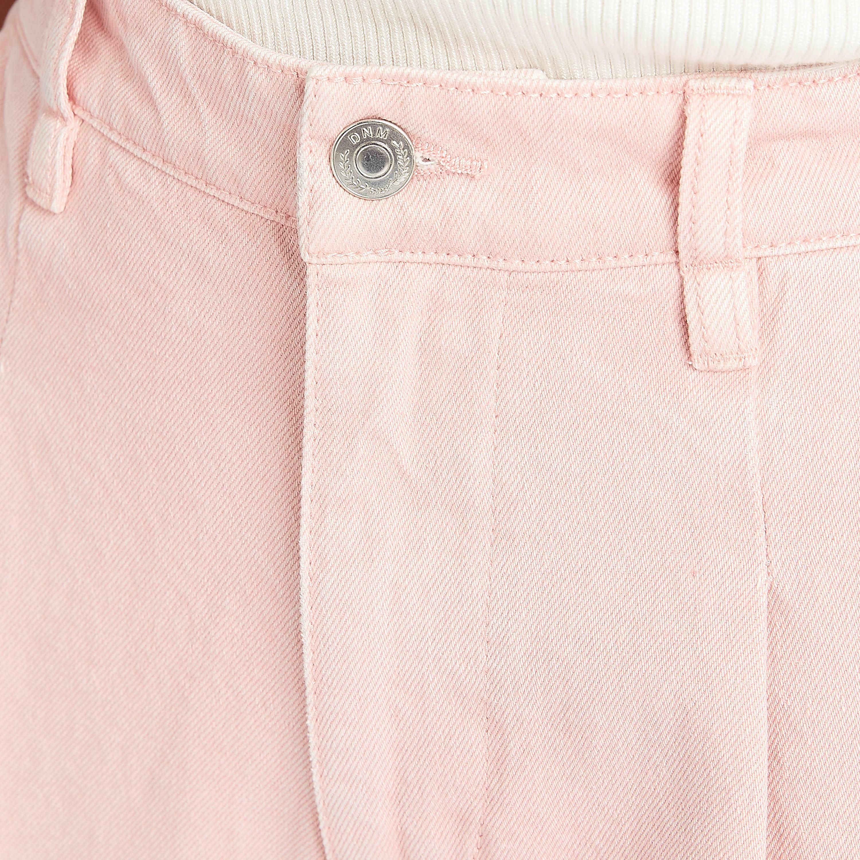 بنطلون رياضي مستدام دينم بقصّة بوي فريند وجيوب-women-clothing-bottoms-jeans-image-3