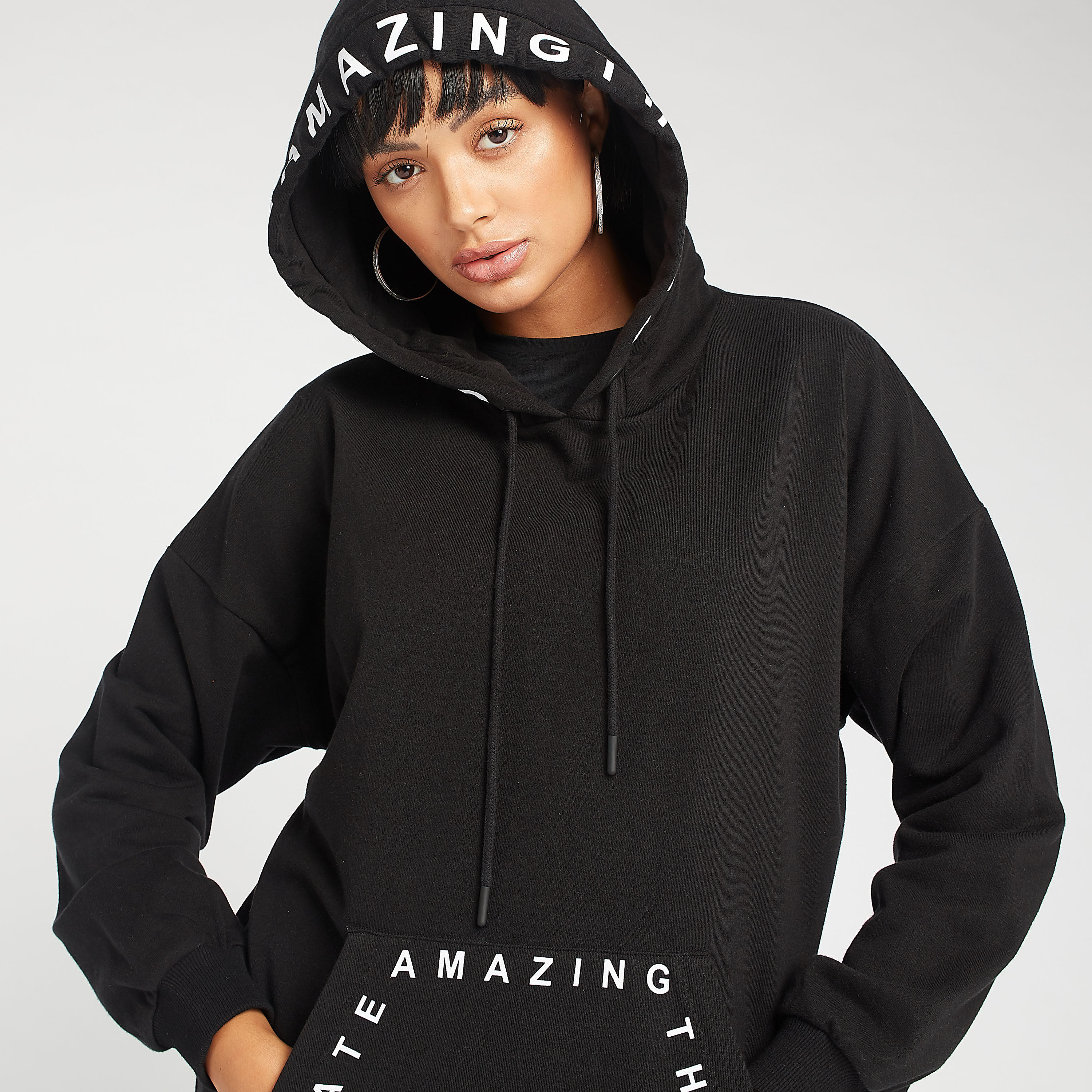 فستان مستدام قصير مصمم بقبّعة وأكمام طويلة وطبعات-women-clothing-dresses-image-6