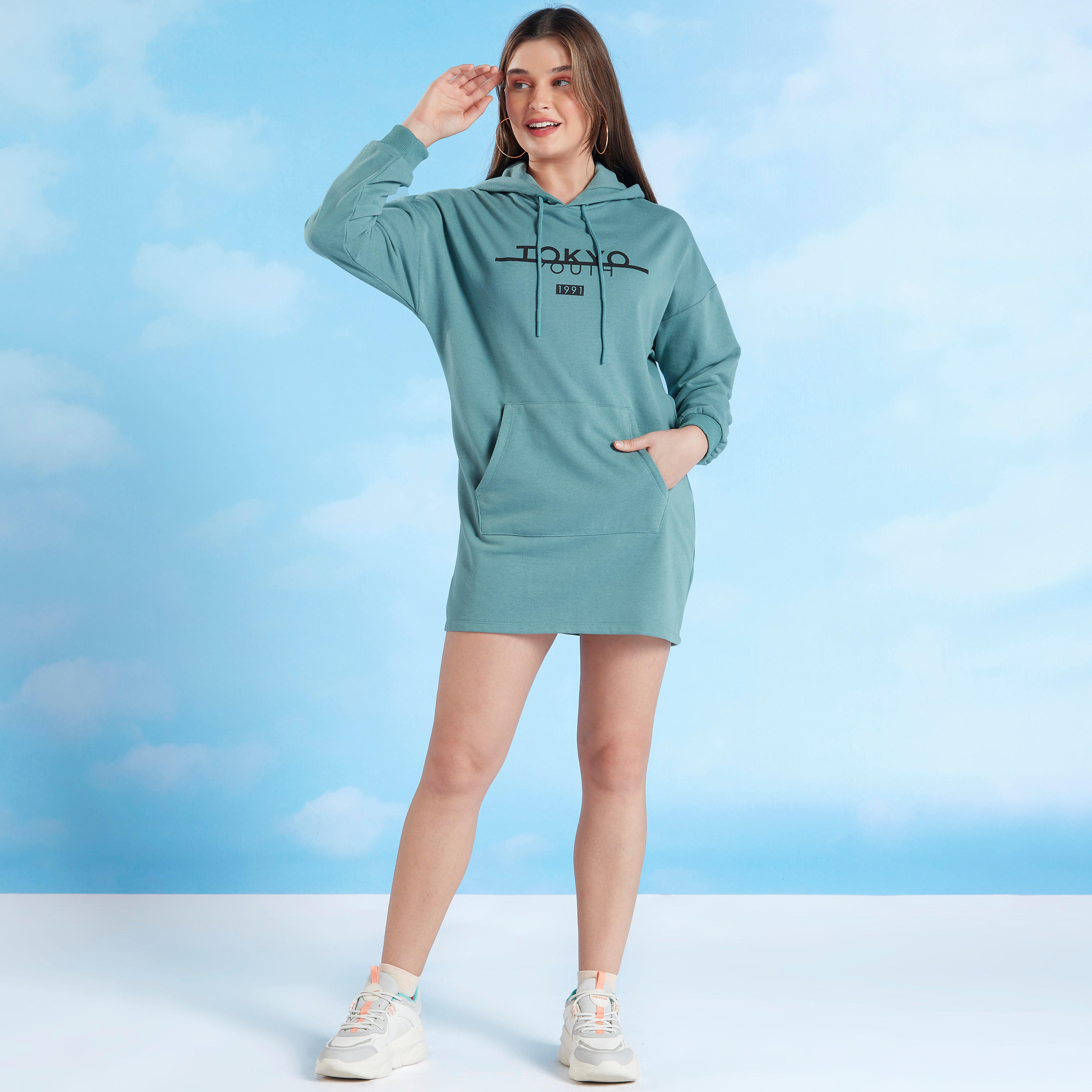 فستان مستدام قصير مصمم بقبّعة وأكمام طويلة وطبعات-women-clothing-dresses-image-2