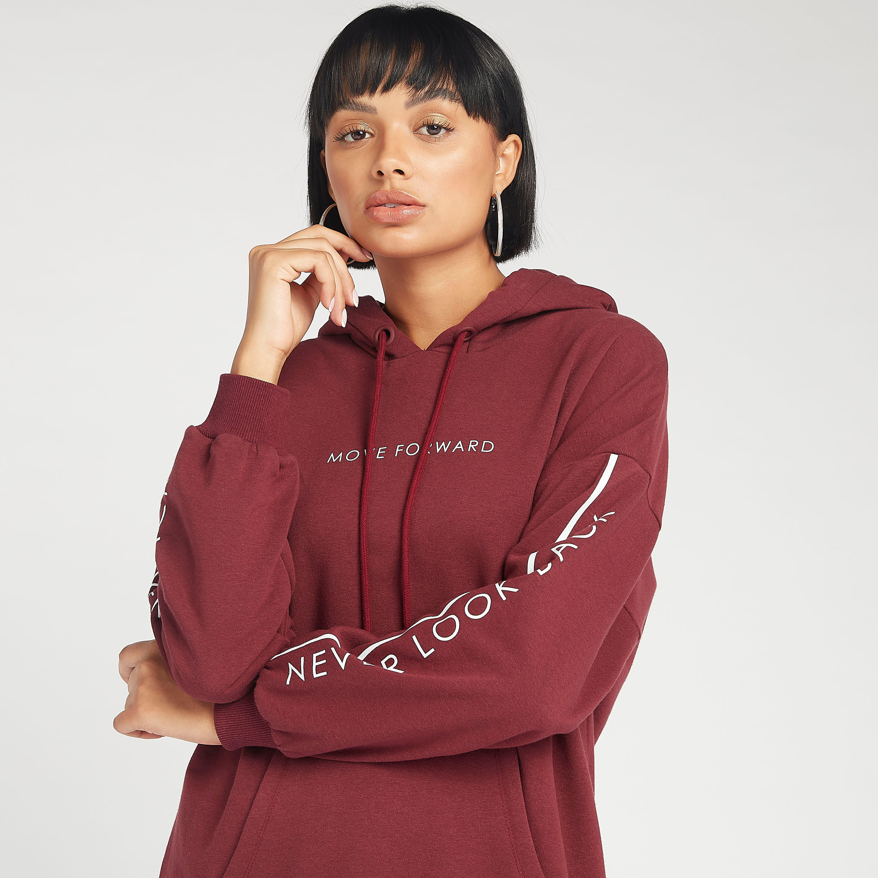فستان مستدام قصير مصمم بقبّعة وأكمام طويلة وطبعات-women-clothing-dresses-image-5