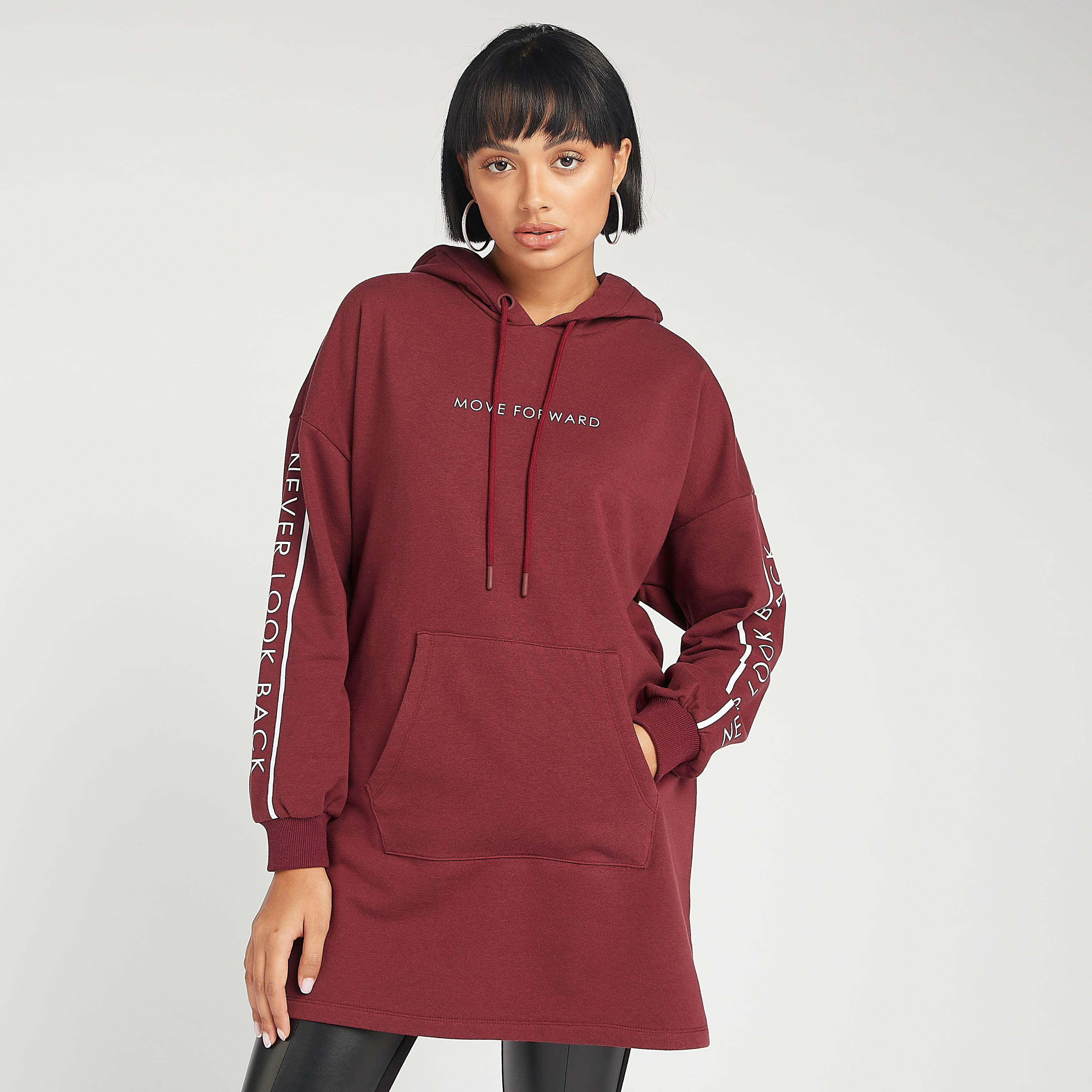 فستان مستدام قصير مصمم بقبّعة وأكمام طويلة وطبعات-women-clothing-dresses-image-6