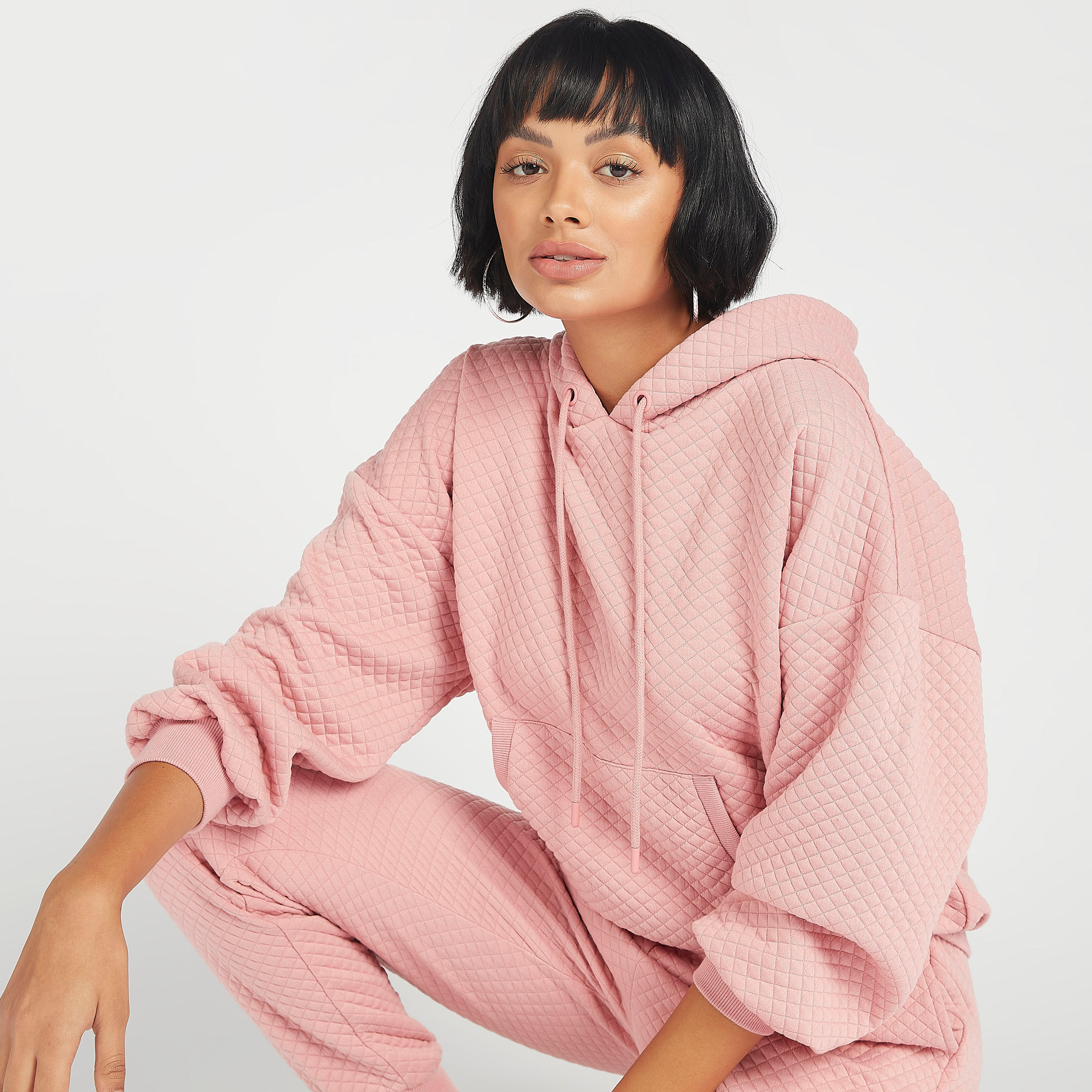 هودي مبطّن بأكمام طويلة وجيوب كنغر-women-winterwear-hoodiesandsweatshirts-hoodies-image-1