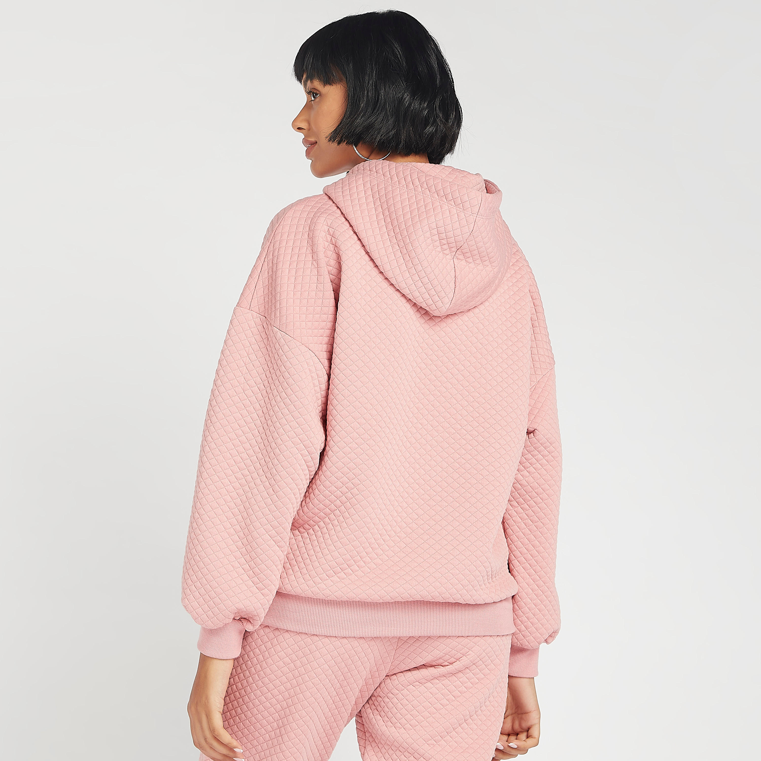 هودي مبطّن بأكمام طويلة وجيوب كنغر-women-winterwear-hoodiesandsweatshirts-hoodies-image-4