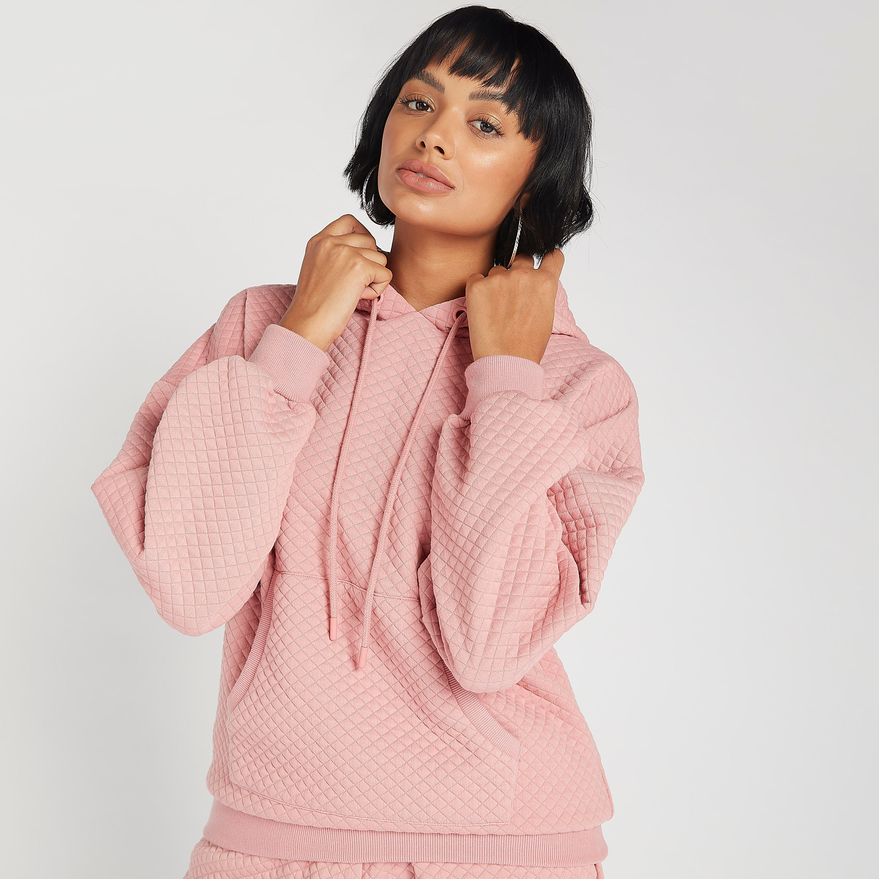 هودي مبطّن بأكمام طويلة وجيوب كنغر-women-winterwear-hoodiesandsweatshirts-hoodies-image-5
