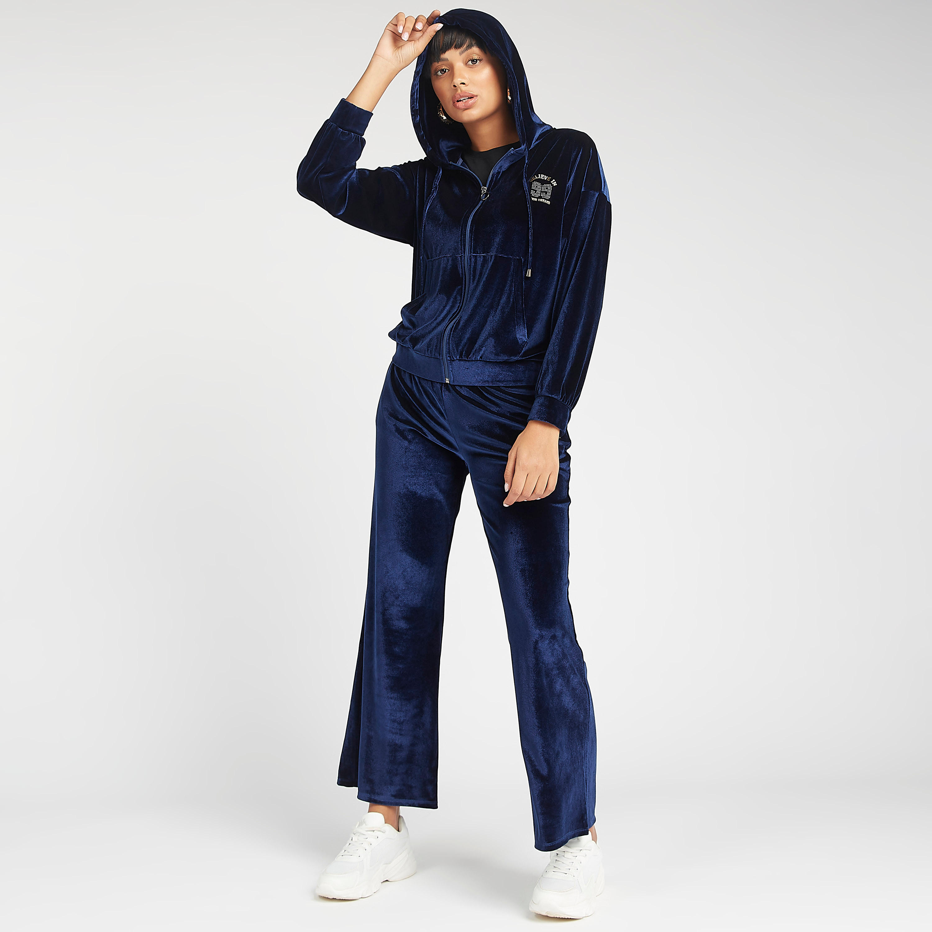 جاكيت قطيفة خفيف مزيّن بياقة بقبّعة مع سحّاب إغلاق-women-winterwear-coatsandjackets-jackets-image-1