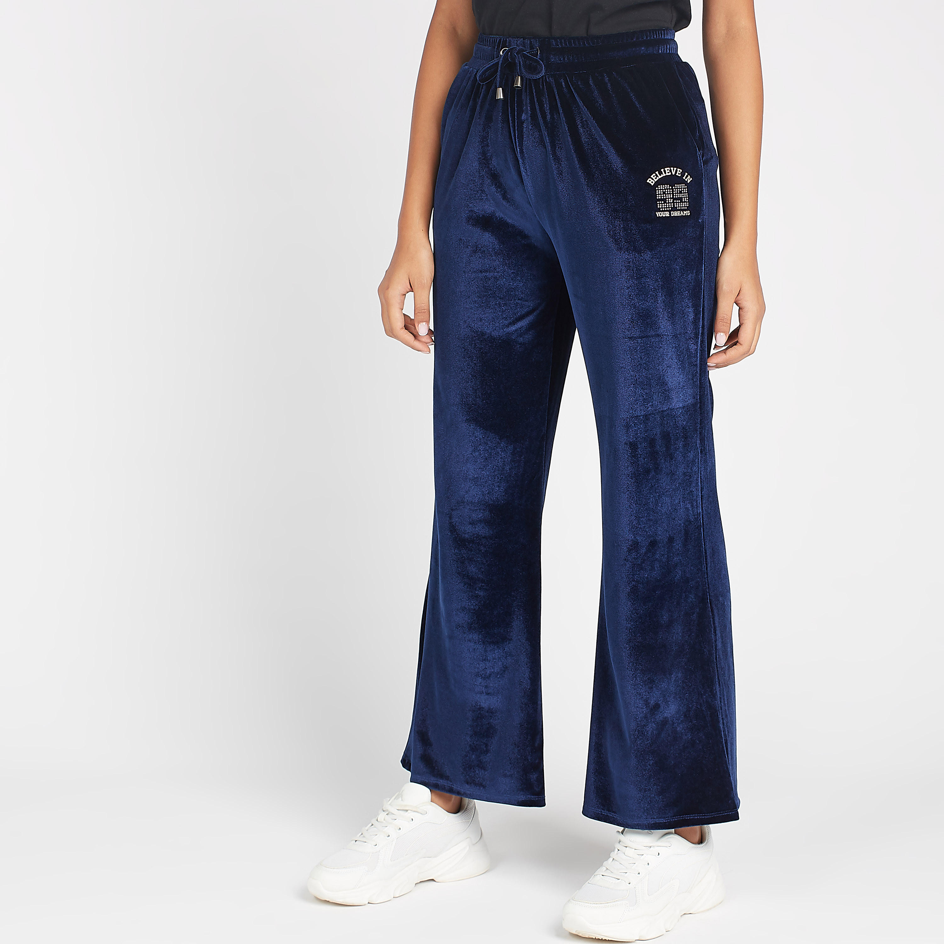 بنطلون رياضي طويل بارز الملمس بخصر متوسط وتفاصيل جيوب-women-clothing-bottoms-joggers-image-1