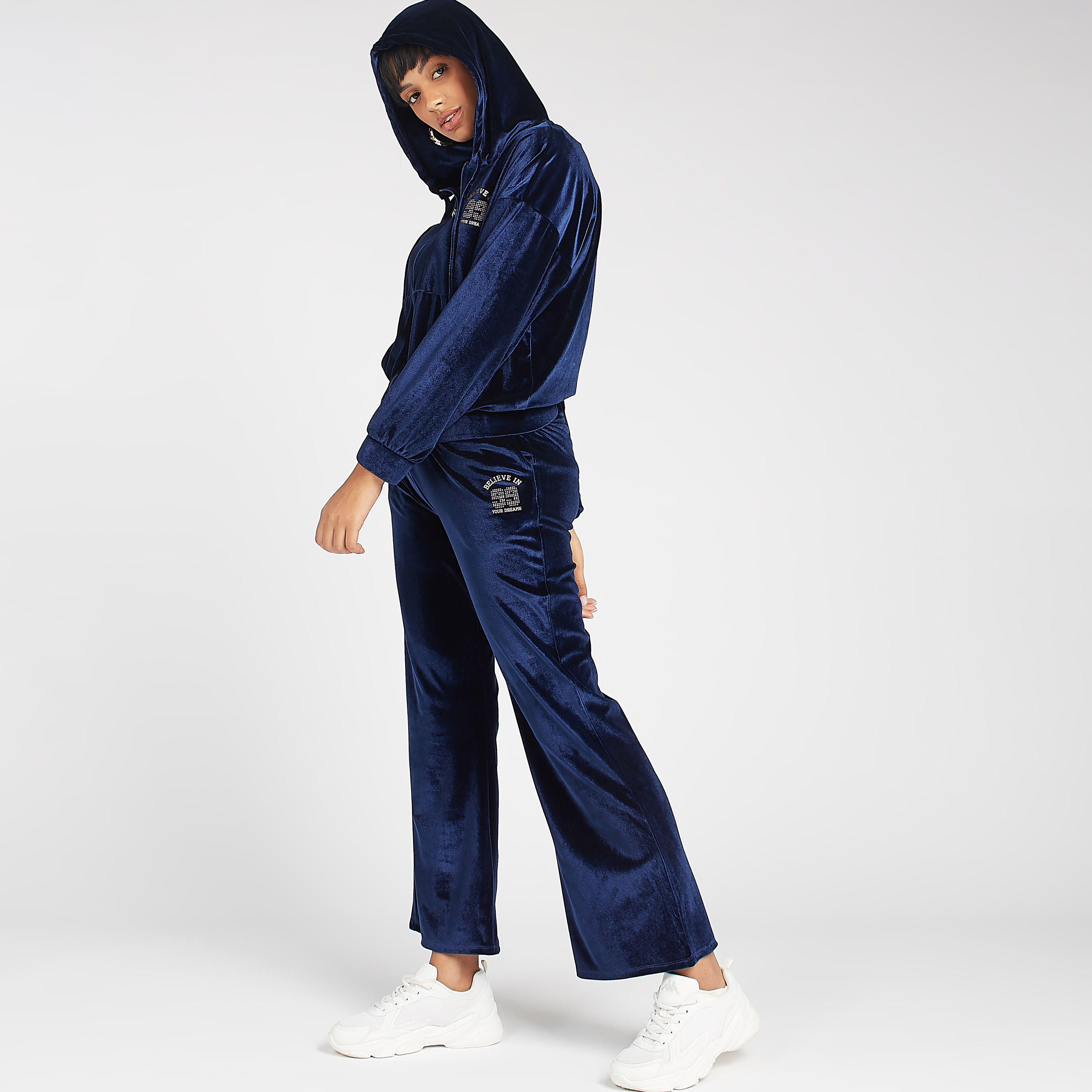 بنطلون رياضي طويل بارز الملمس بخصر متوسط وتفاصيل جيوب-women-clothing-bottoms-joggers-image-2