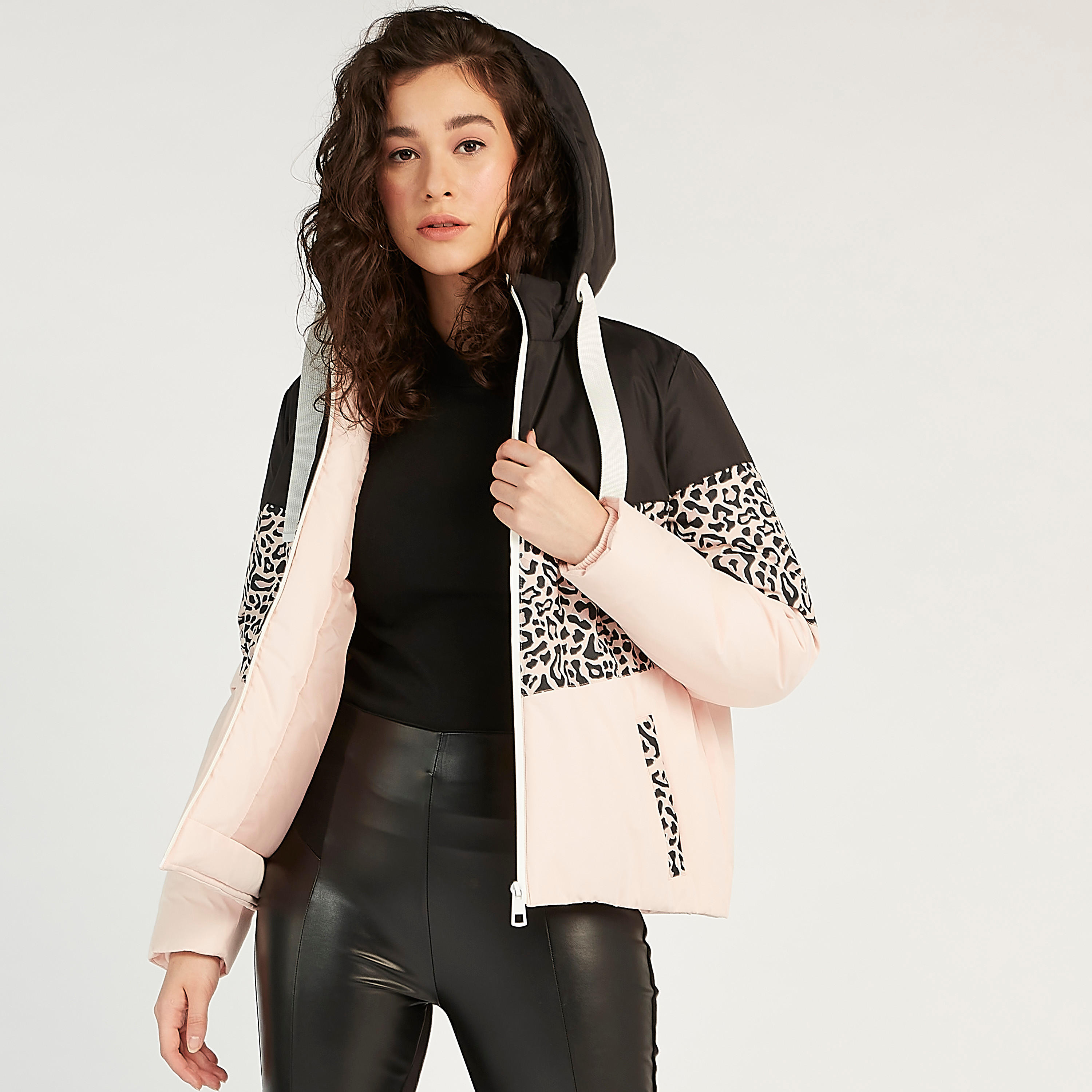 جاكيت منفوخ بطبعات حيوانات وقبّعة وجيوب-women-winterwear-coatsandjackets-jackets-image-1