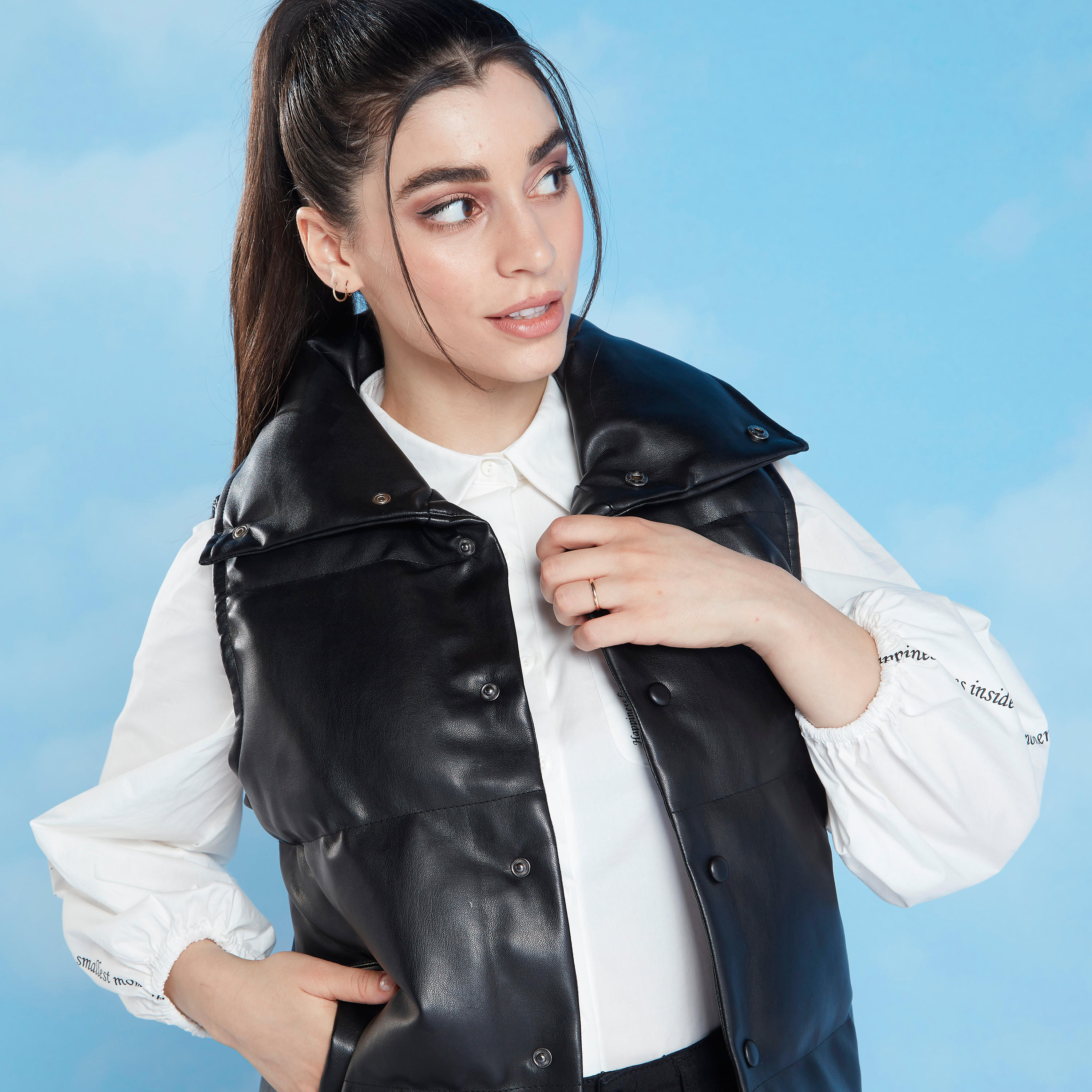 جيليه سادة بياقة عادية مع زر الإغلاق-women-winterwear-coatsandjackets-jackets-image-2