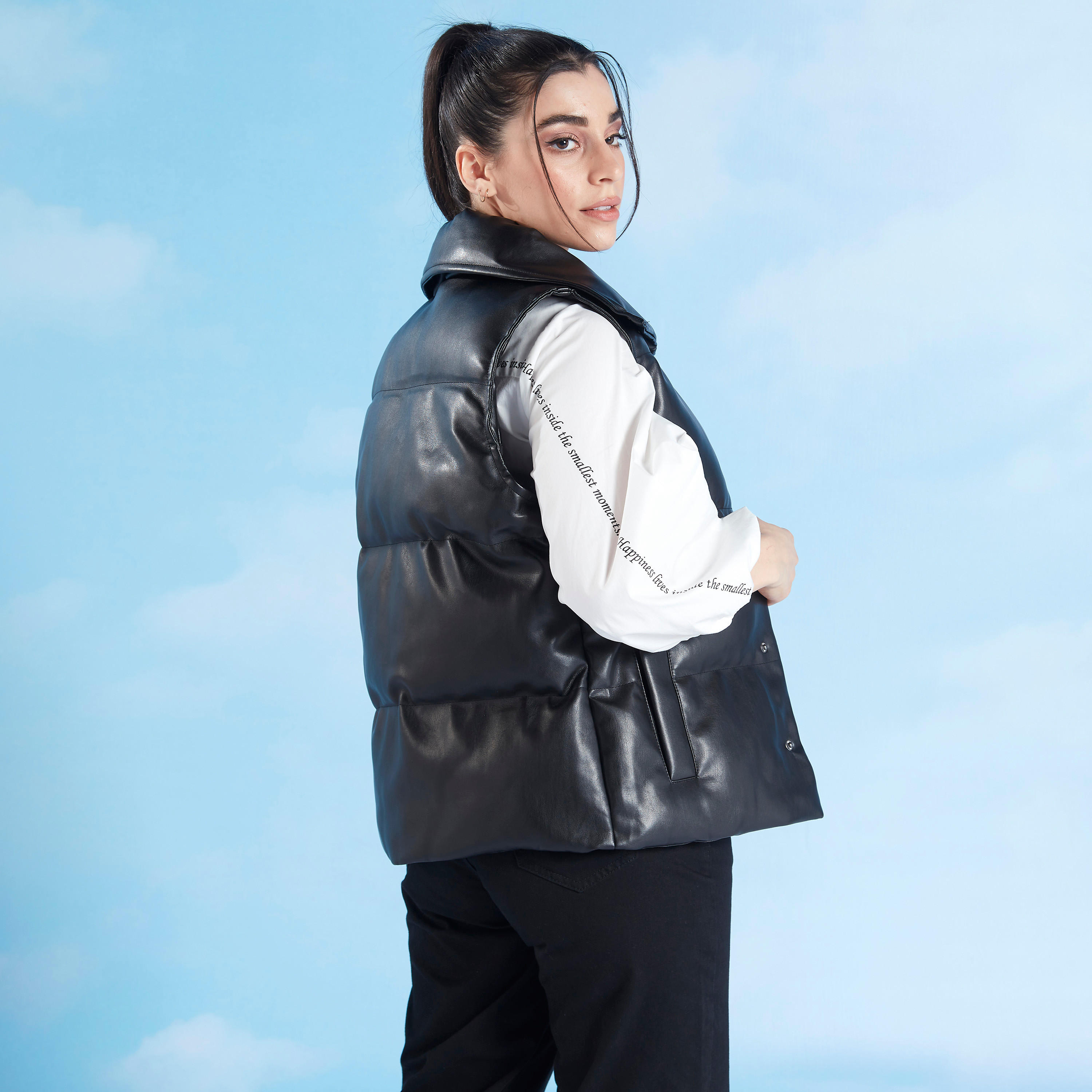 جيليه سادة بياقة عادية مع زر الإغلاق-women-winterwear-coatsandjackets-jackets-image-1