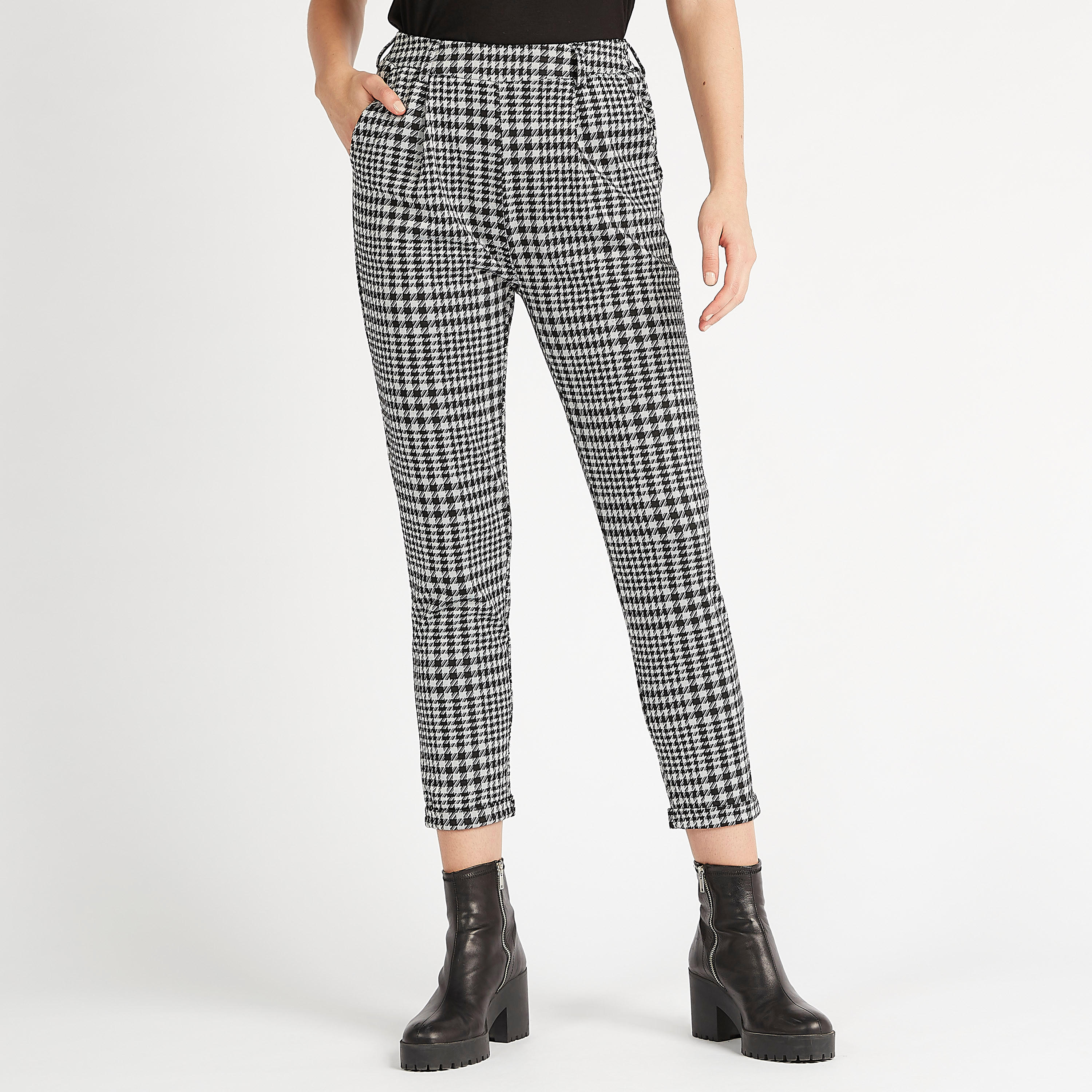 بنطلون قصير كاروهات بخصر متوسط الارتفاع وجيوب-women-clothing-bottoms-trousers-image-4
