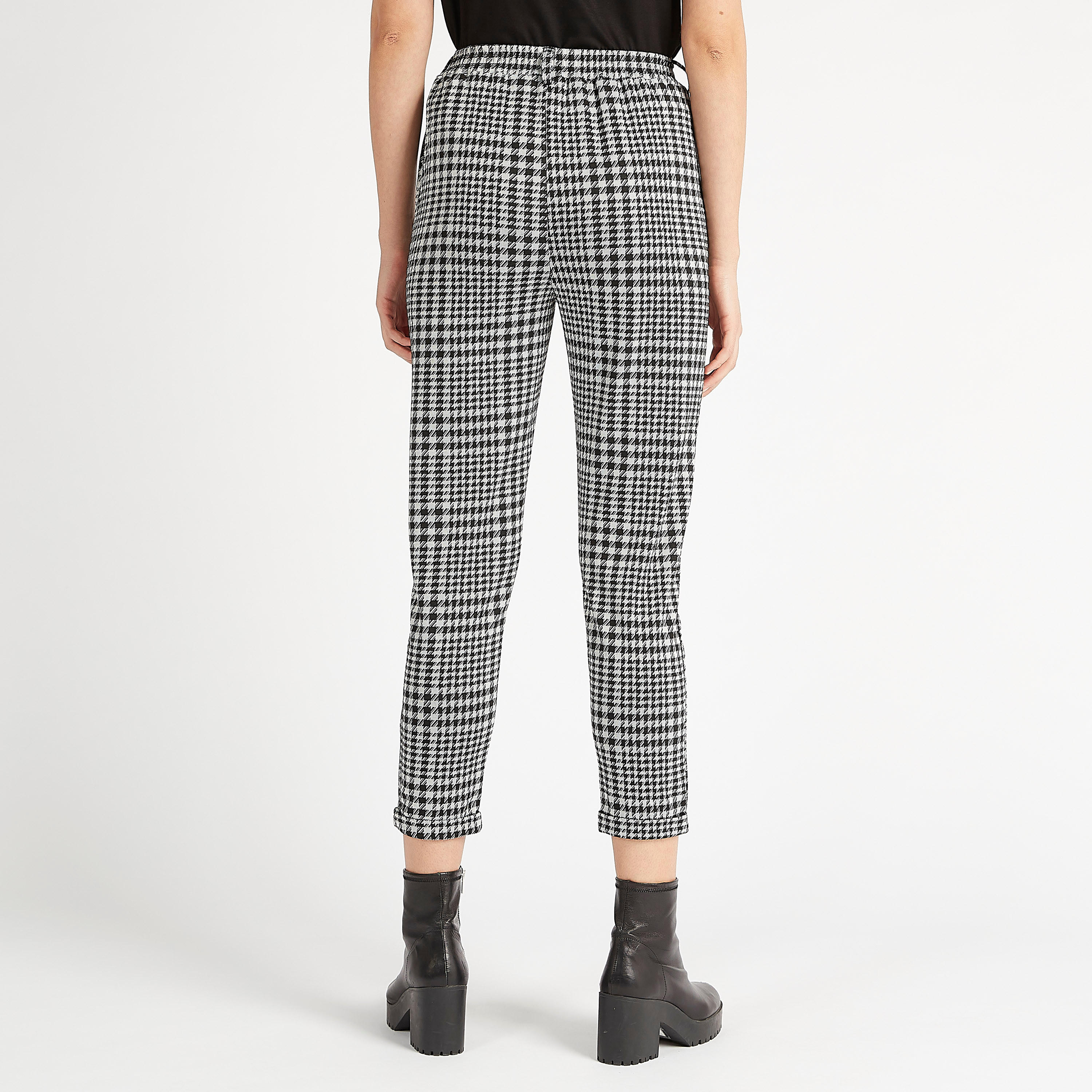 بنطلون قصير كاروهات بخصر متوسط الارتفاع وجيوب-women-clothing-bottoms-trousers-image-1