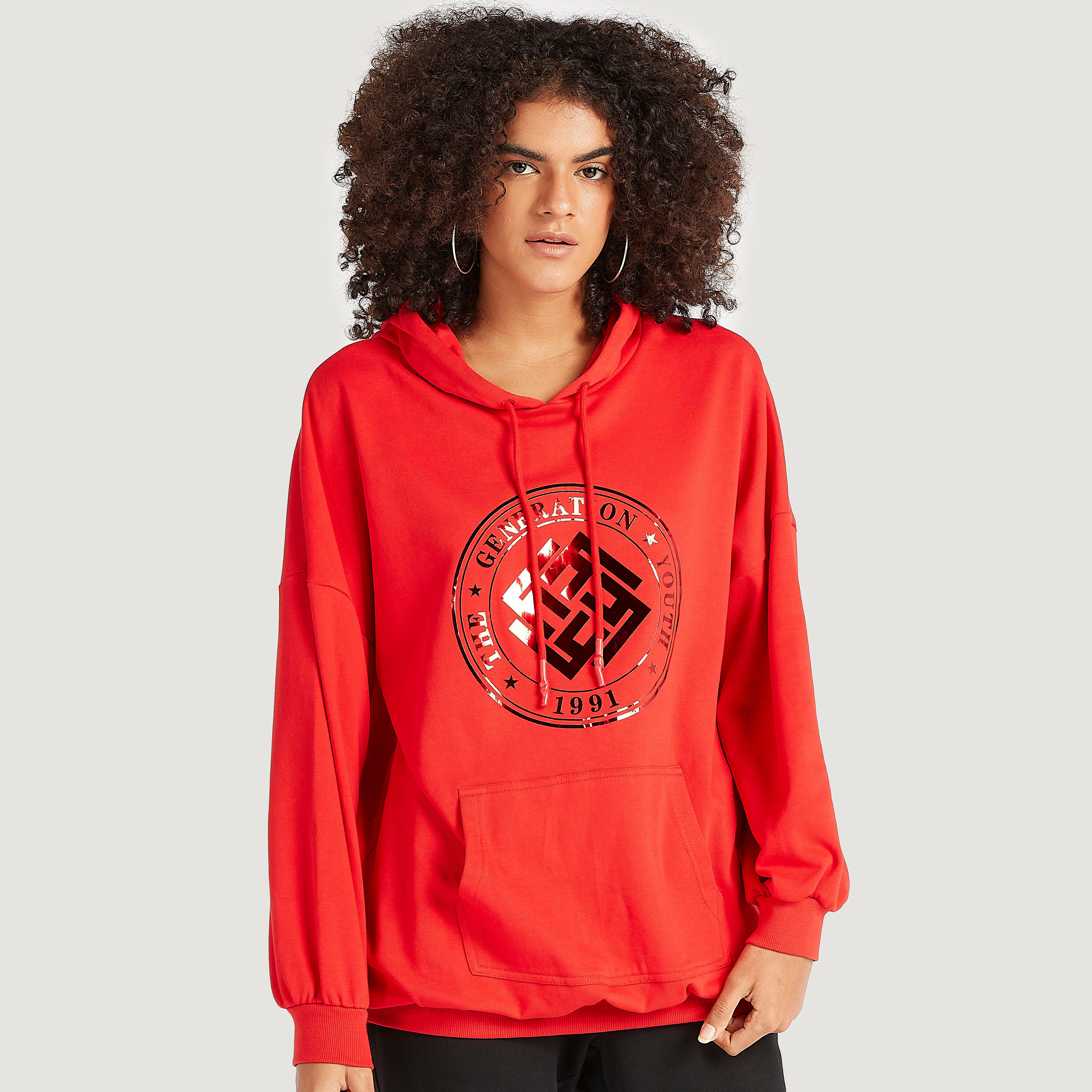 هودي بأكمام طويلة وجيوب كنغر وطبعات-women-winterwear-hoodiesandsweatshirts-hoodies-image-3