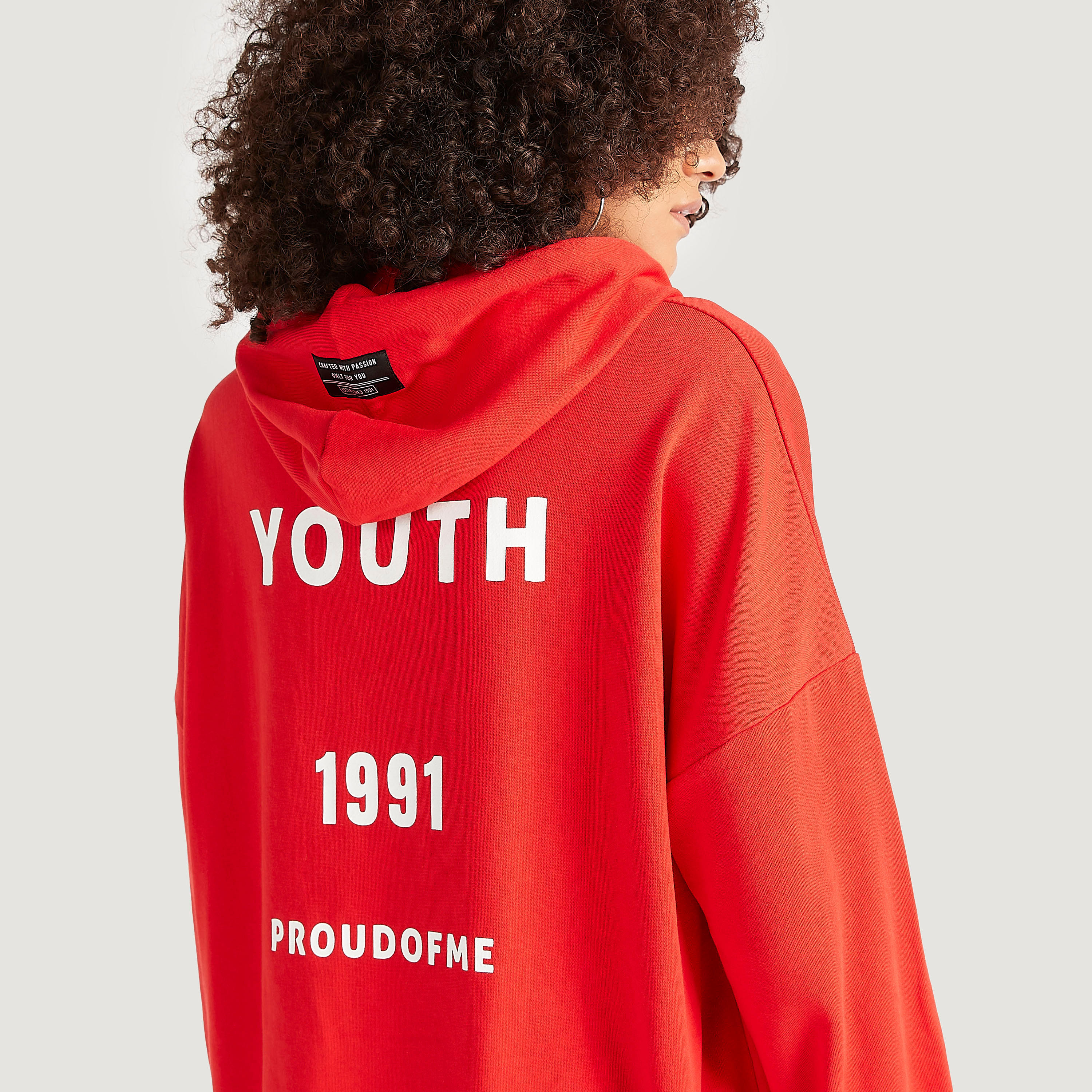 هودي بأكمام طويلة وجيوب كنغر وطبعات-women-winterwear-hoodiesandsweatshirts-hoodies-image-6