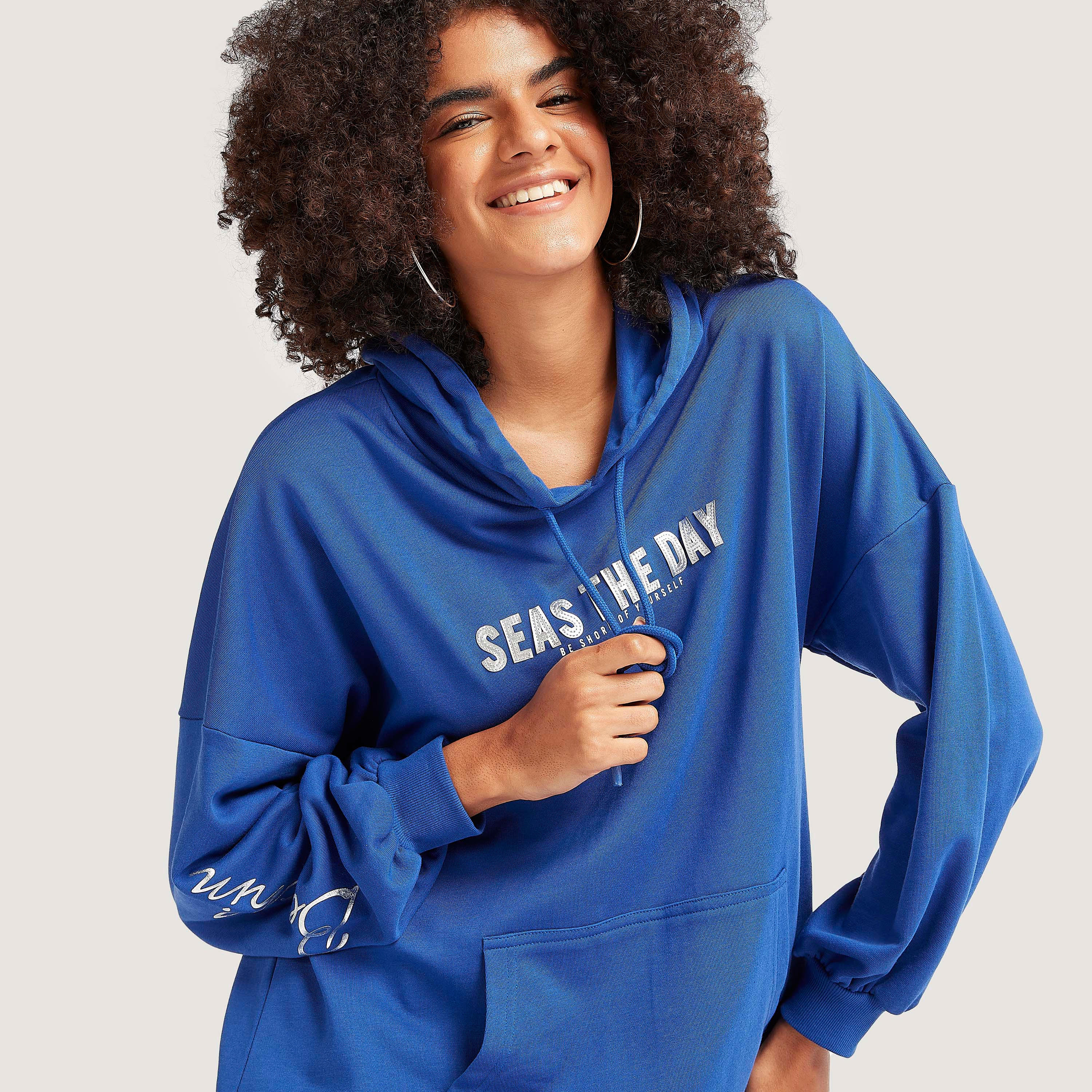 هودي بأكمام طويلة وجيوب كنغر وطبعات-women-winterwear-hoodiesandsweatshirts-hoodies-image-5